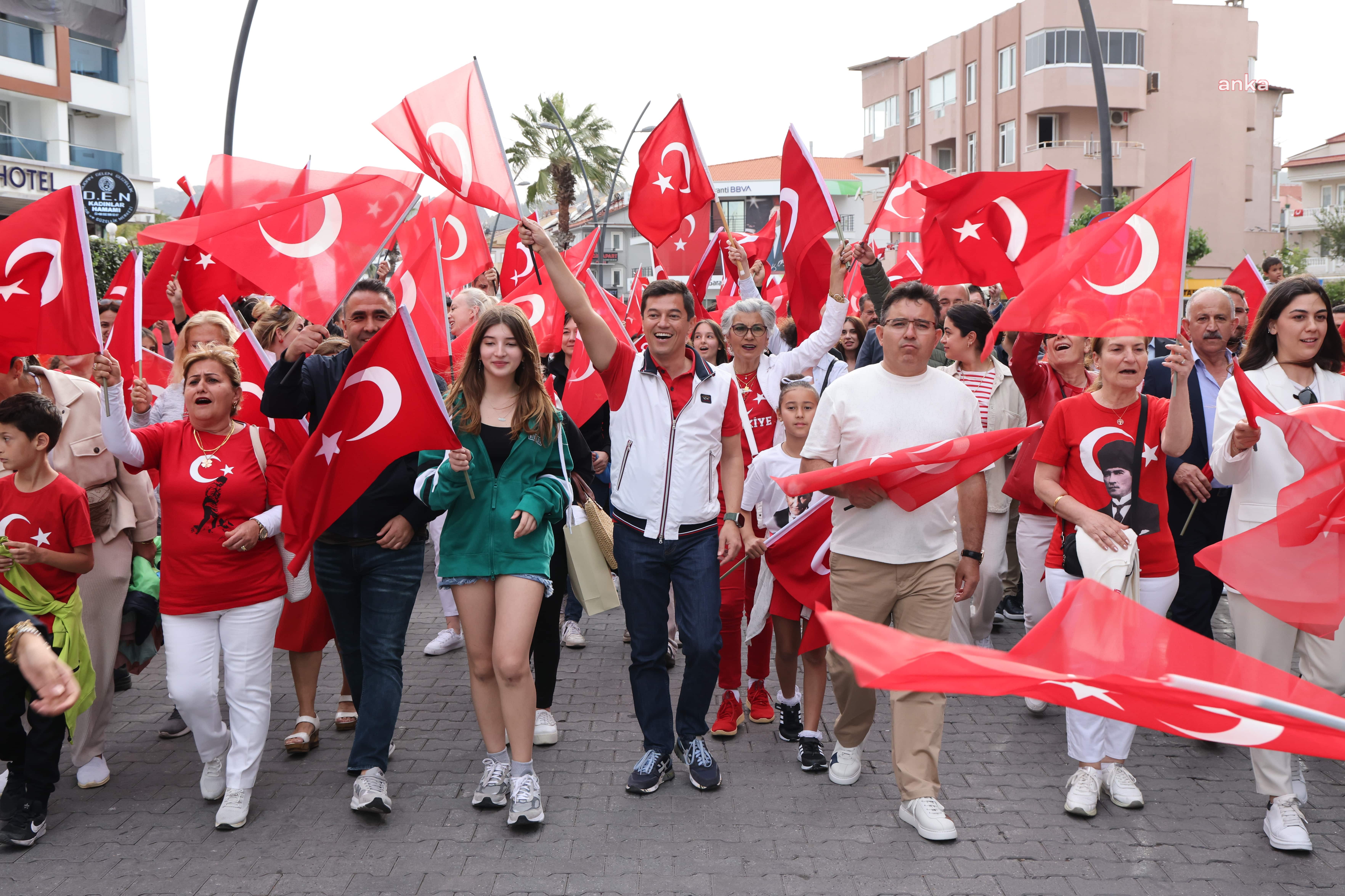 MARMARİS'TE 23 NİSAN KORTEJİ İLE 104. YIL COŞKUSU
