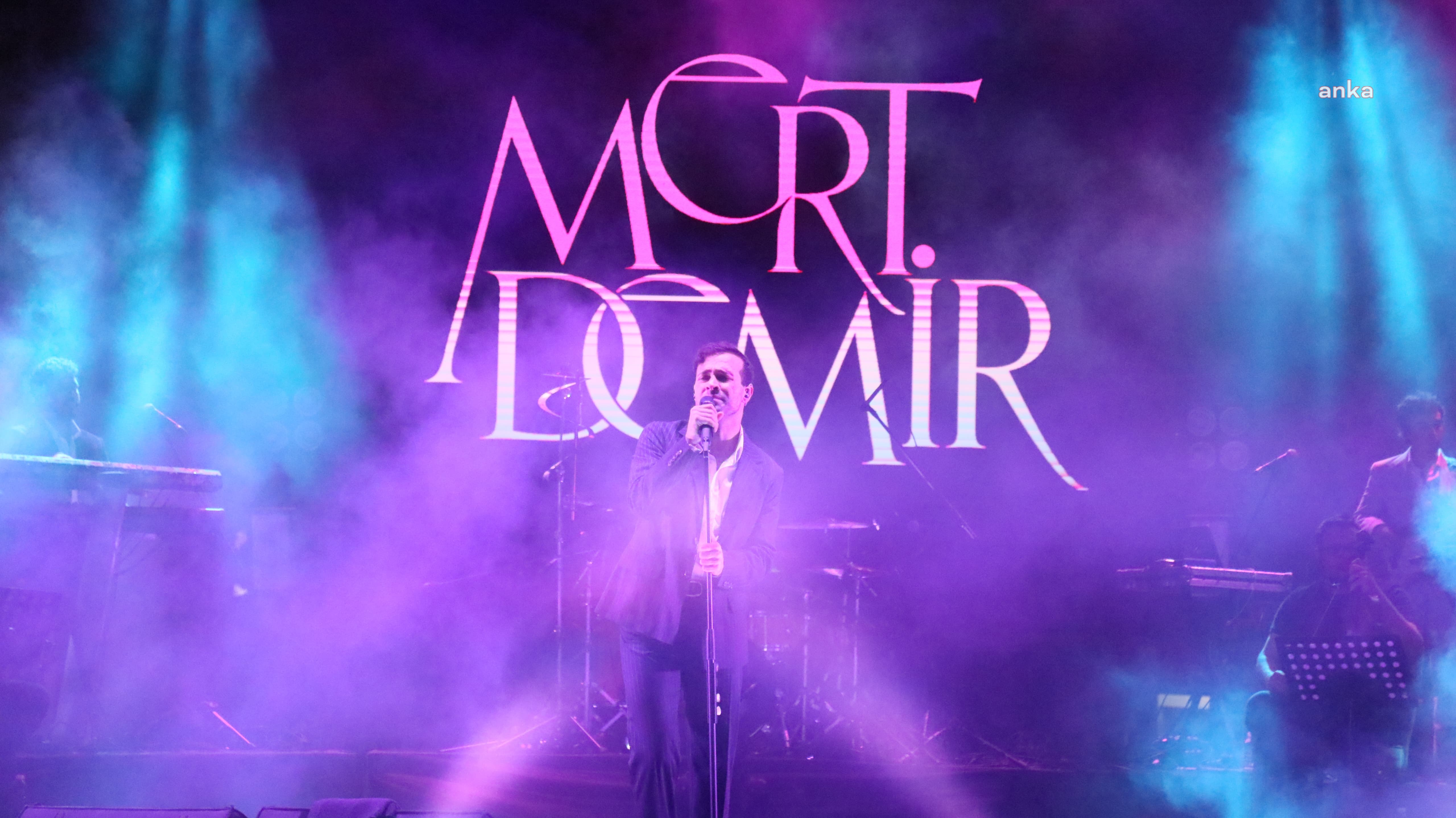 AYDIN, 23 NİSAN’I MERT DEMİR KONSERİYLE KUTLADI