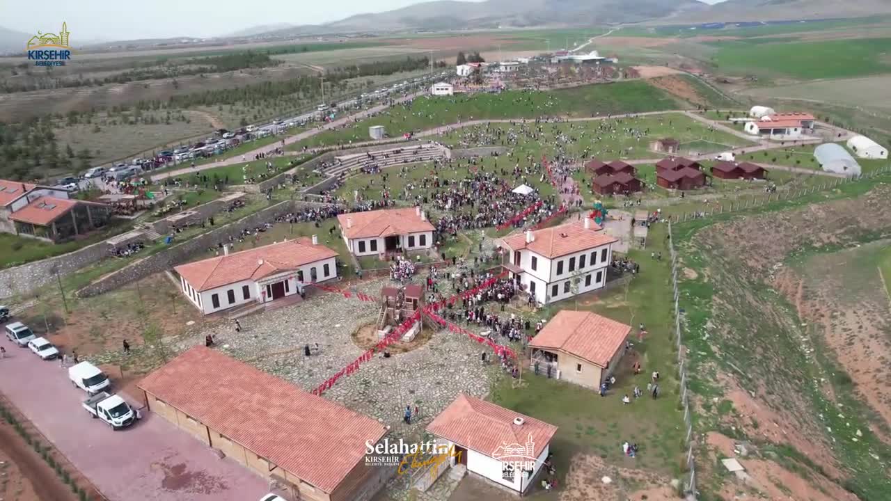 KIRŞEHİR BELEDİYE BAŞKANI EKİCİOĞLU, 23 NİSAN KUTLAMALARINA KATILDI