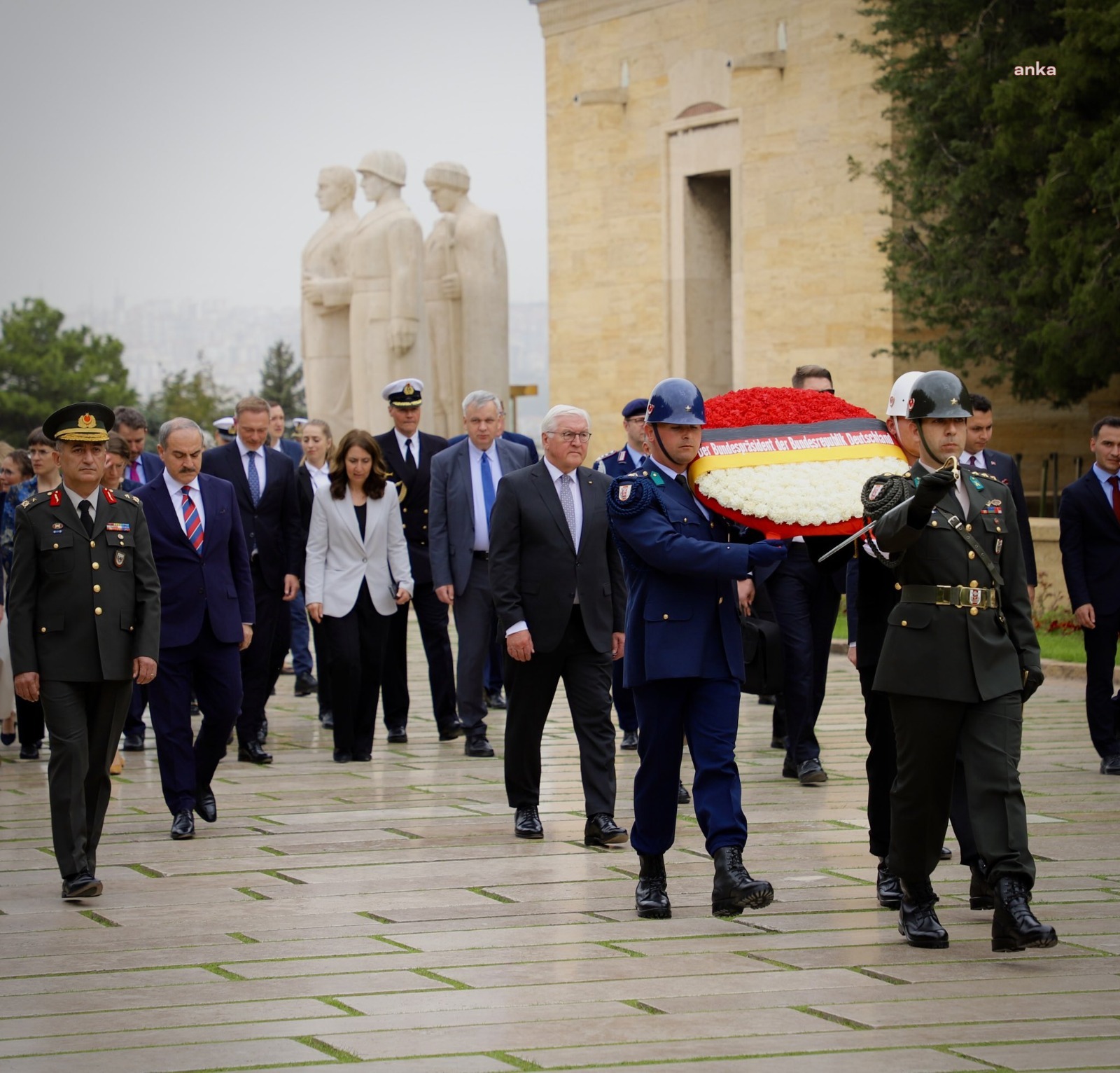 ALMANYA CUMHURBAŞKANI STEİNMEİER ANITKABİR'İ ZİYARET ETTİ