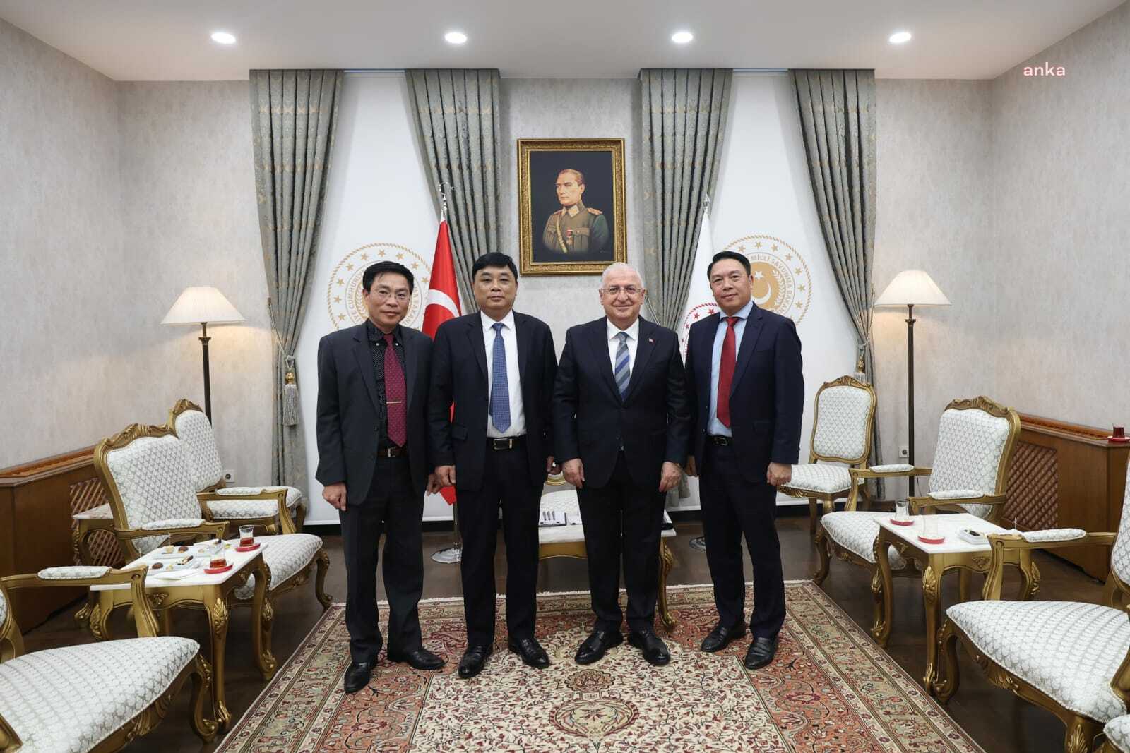 MİLLİ SAVUNMA BAKANI GÜLER, VİETNAM SAVUNMA SANAYİ BAŞKANI TUAN'I KABUL ETTİ