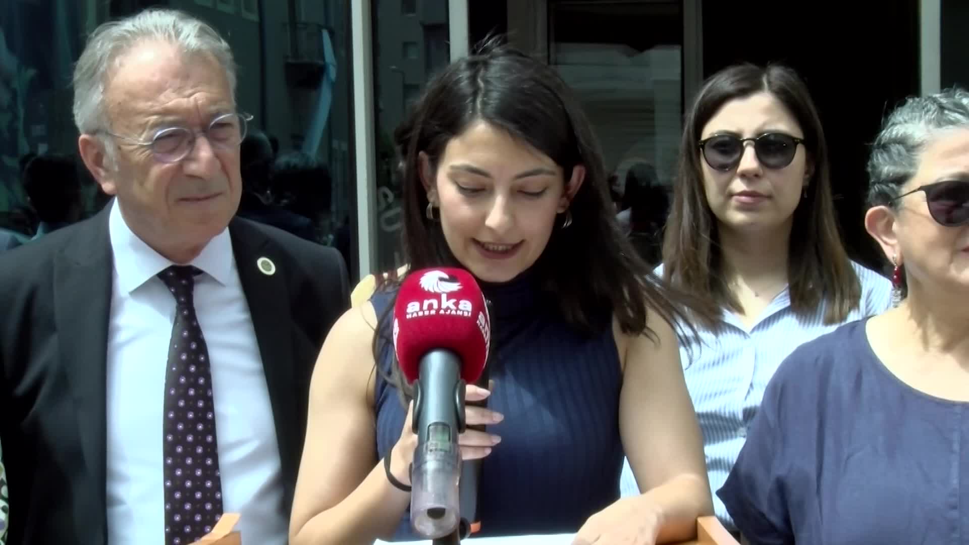 İZMİR BAROSU: "ÇOCUK HAKLARININ İHLAL EDİLDİĞİ BİR YILI GERİDE BIRAKMIŞ OLMAK KABUL EDİLEMEZ BİR DURUMDUR"