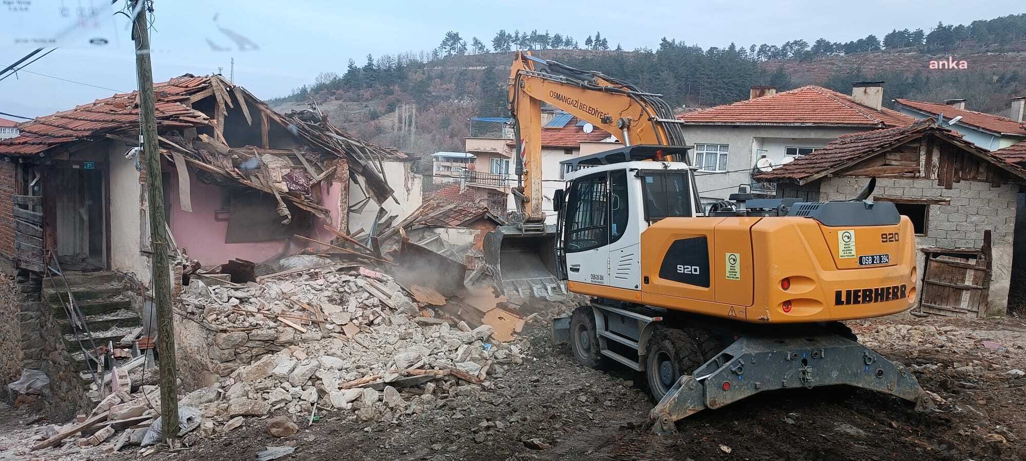 BURSA OSMANGAZİ’DE METRUK BİNA YIKIMLARI HIZ KAZANDI