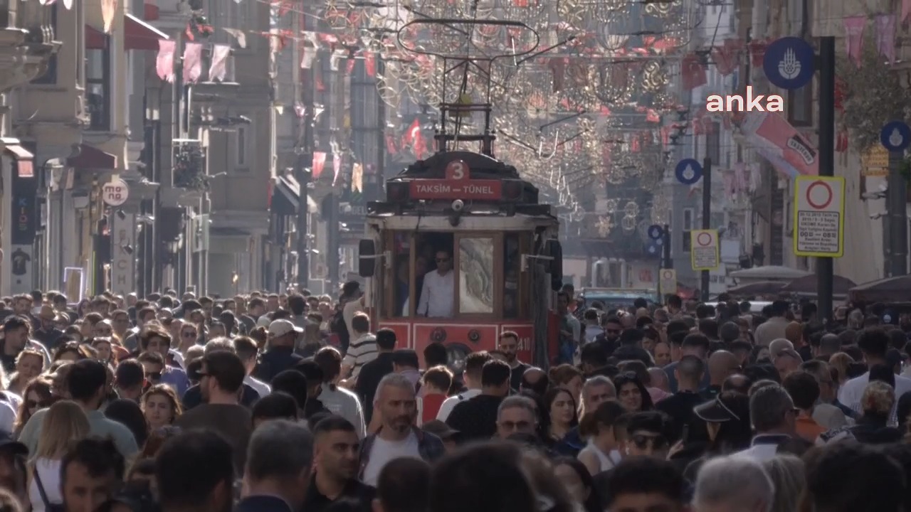 İSTANBULLULAR EKONOMİK SEBEPLERDEN DOLAYI BAYRAMI İSTANBUL’DA GEÇİRDİ, KREDİ KARTI KULLANANLARIN YÜZDE 33,9'U ASGARİ TUTARI ÖDEYEBİLİYOR