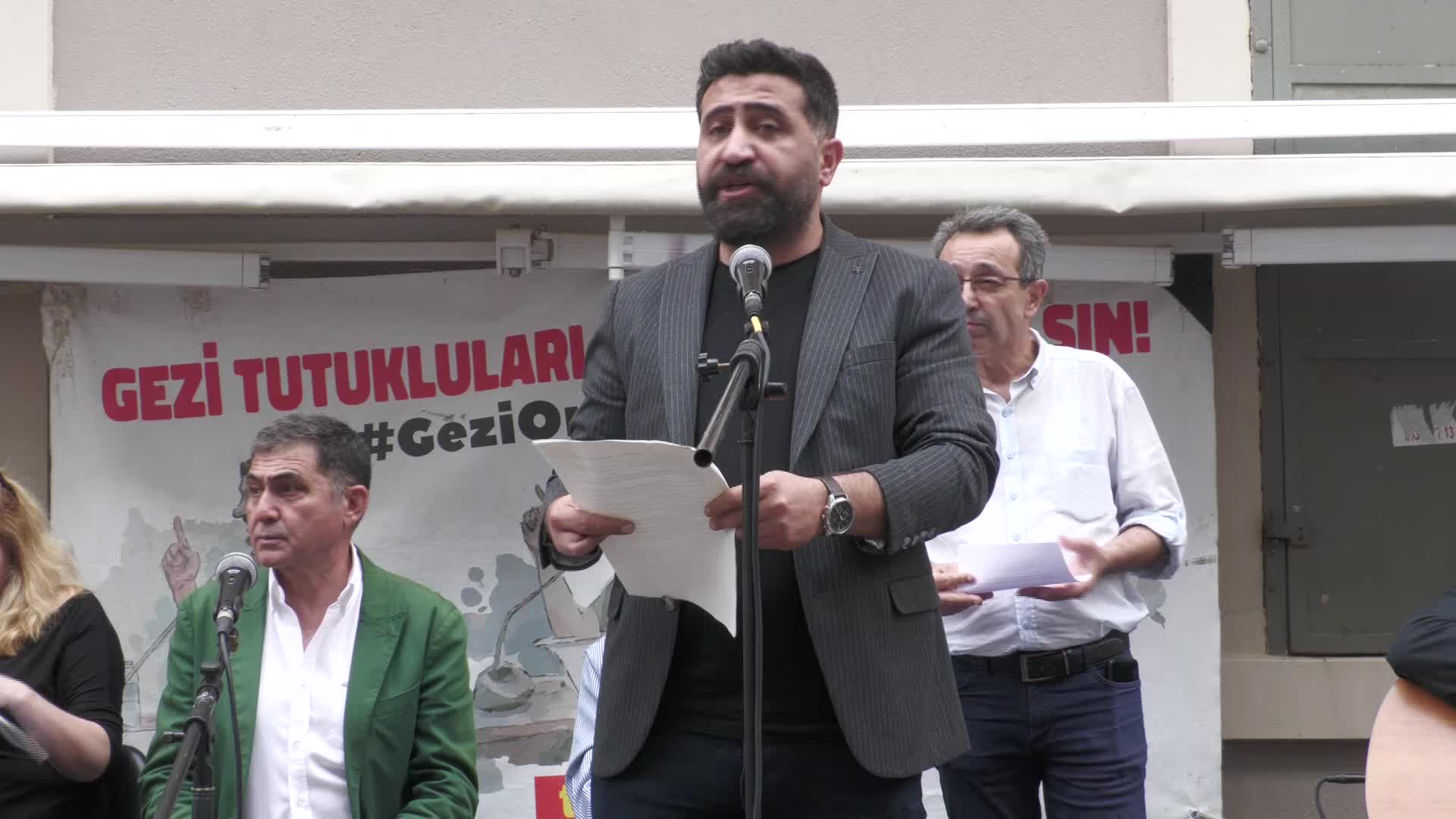GEZİ İÇİN ADALET NÖBETİ'NİN İKİNCİ YIL DÖNÜMÜNDE İZMİR'DEN ADALET ÇAĞRISI: "HUKUKSUZLUĞA SON VERİN"