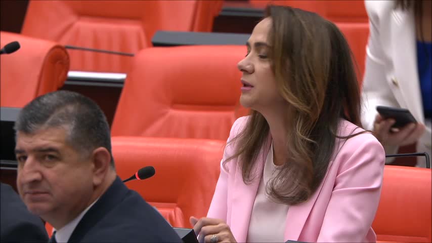 GAMZE AKKUŞ İLGEZDİ: "YOKSULLUK GİRDABI ÇOCUKLARIMIZI EĞİTİMDEN KOPARIYOR"