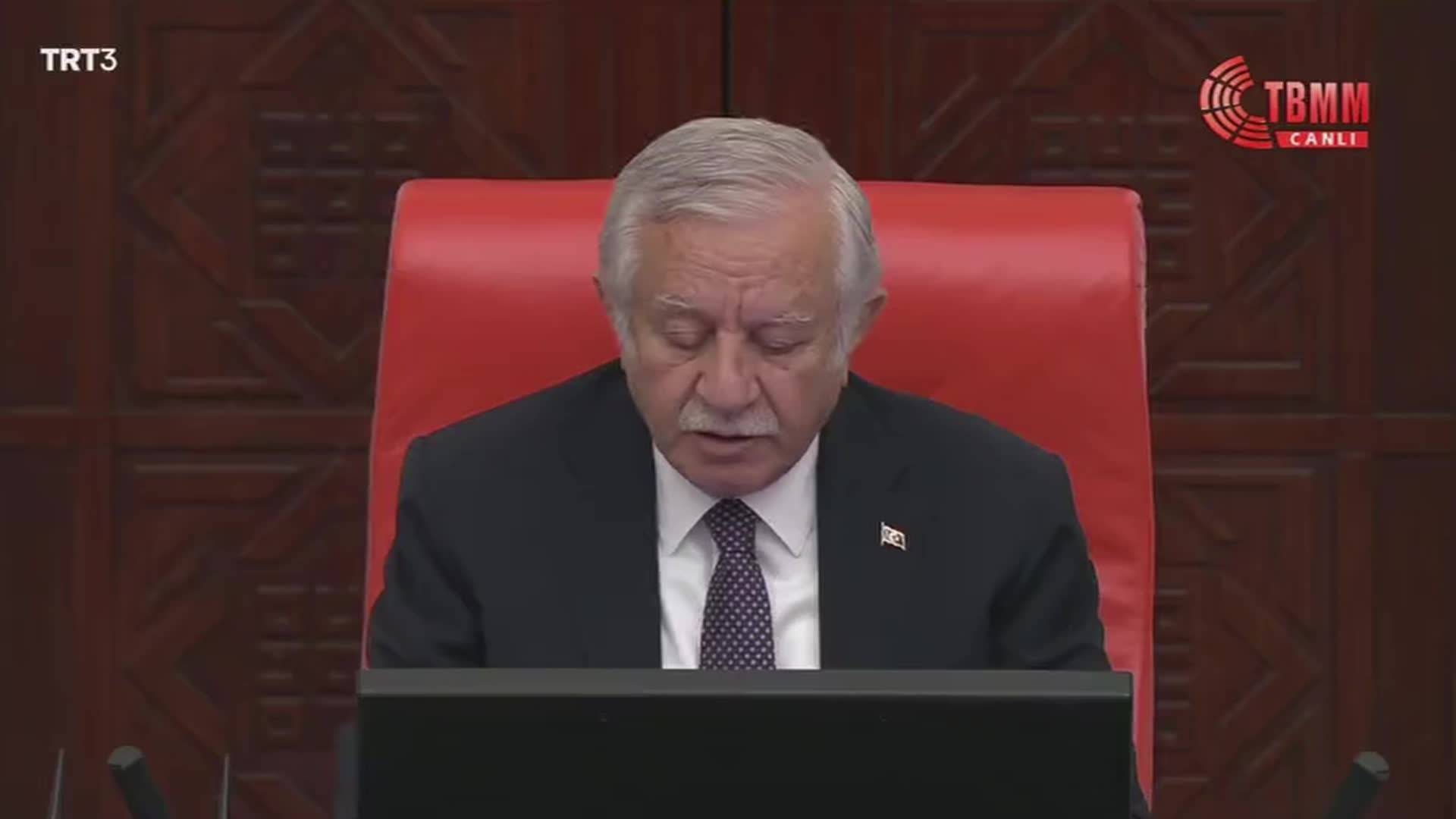 SEYİT TORUN’DAN KOKARCA BÖCEĞİNE KARŞI ÖNLEM ALINMAMASINA TEPKİ: BAKANLIK UYUYOR, TAVSİYEDE BULUNUYOR. ÜRETİCİNİN TAVSİYEYE İHTİYACI YOK, ÇÖZÜME İHTİYACI VAR.