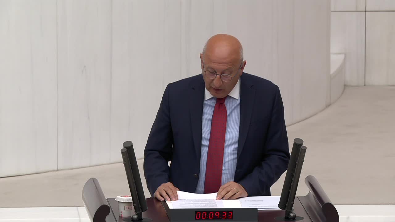 UTKU ÇAKIRÖZER: “İLİÇ’TE 7 EMEKÇİMİZ TOPRAK ALTINDAYKEN YENİ FACİALARA YOL AÇABİLECEK BİR KANUNU GÖRÜŞMEK AYIPTIR. FACİALARDAN DERS ALINMASI GEREKİR AMA ALMIYORSUNUZ