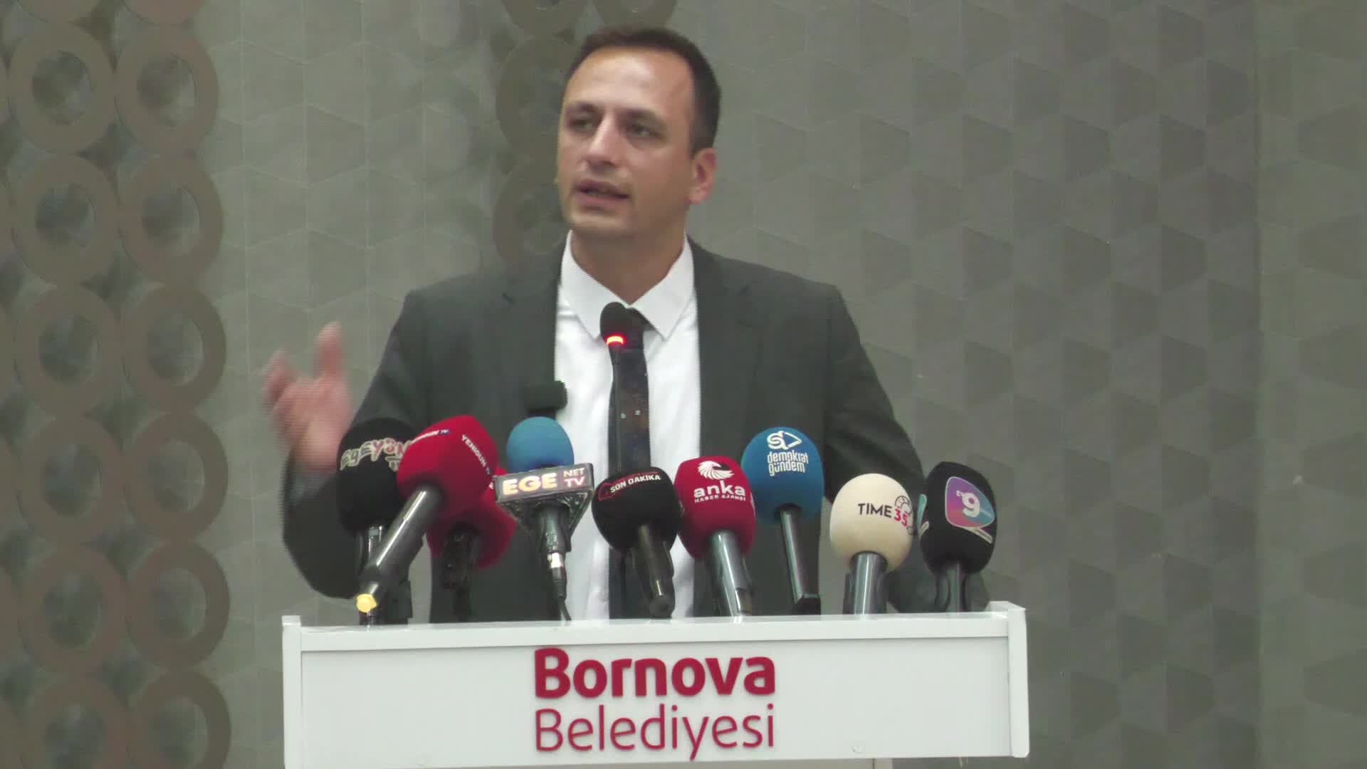BORNOVA BELEDİYE BAŞKANI ÖMER EŞKİ: "UMARIM KEMER SIKMA POLİTİKASINI MAKAM ARAÇLARINDA DA UYGULARLAR"