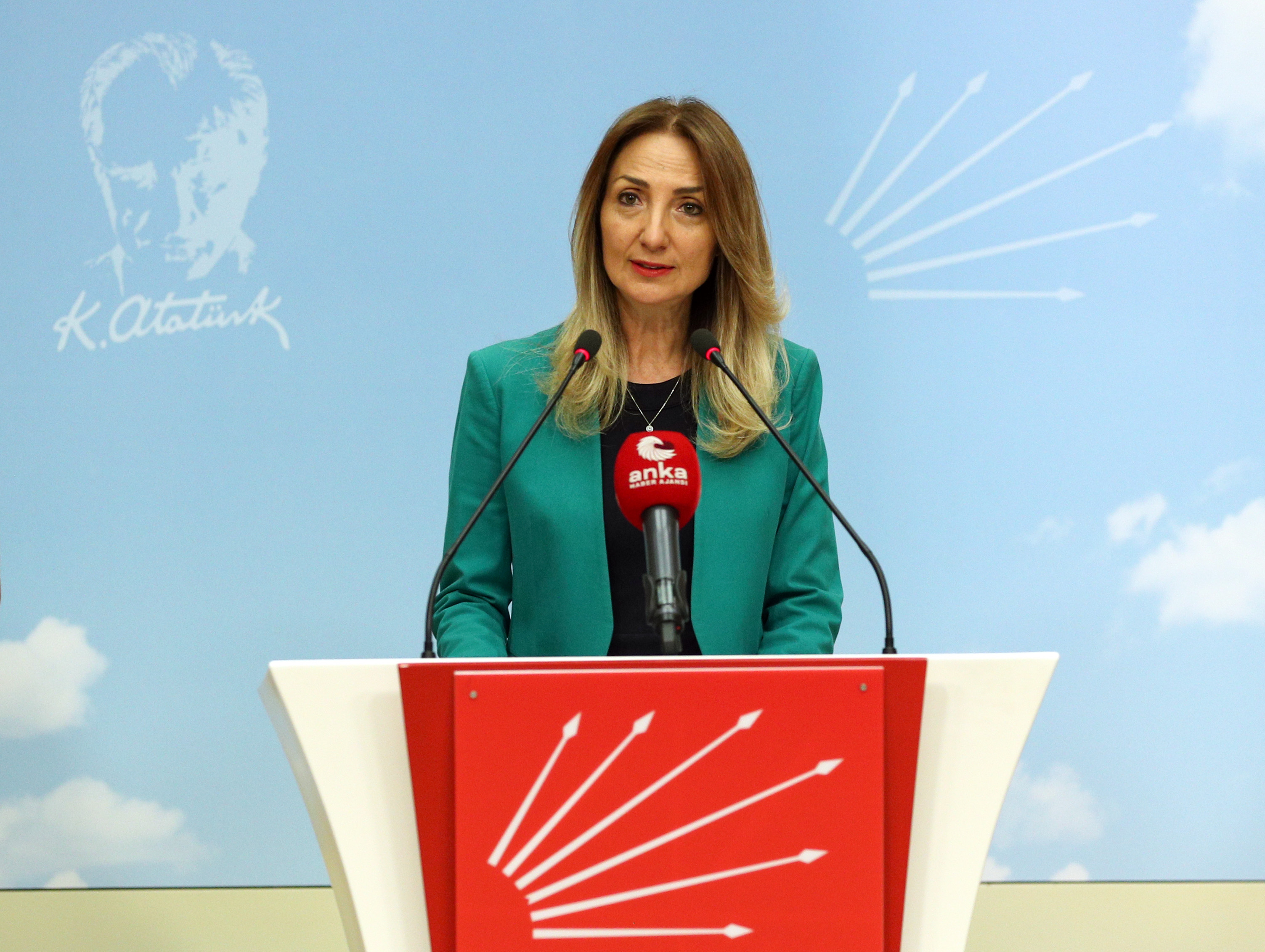 NAZLIAKA: KADINLAR, SESLERİNİ BİRLEŞTİREREK YÜKSELİYOR