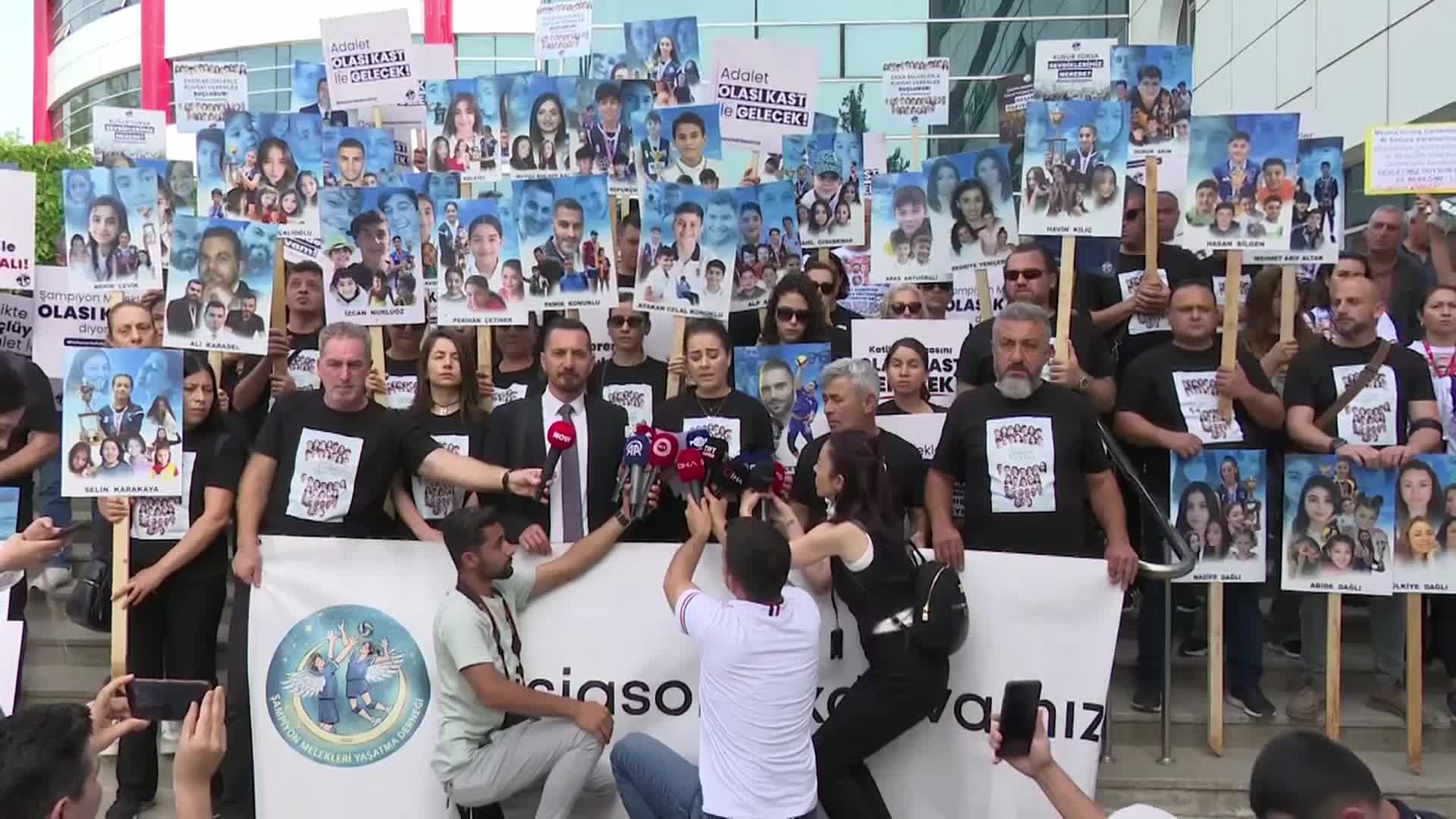 İSİAS OTELİ DAVASI... MAĞDUR AİLELER: “BU CEZAYI YALNIZCA KENDİ ÇOCUKLARIMIZ İÇİN DEĞİL, DEPREM ÜLKESİNDE BAŞKA HİÇBİR ANNE BABA EVLADININ ARDINDAN YAS TUTMASIN DİYE İSTİYORUZ”