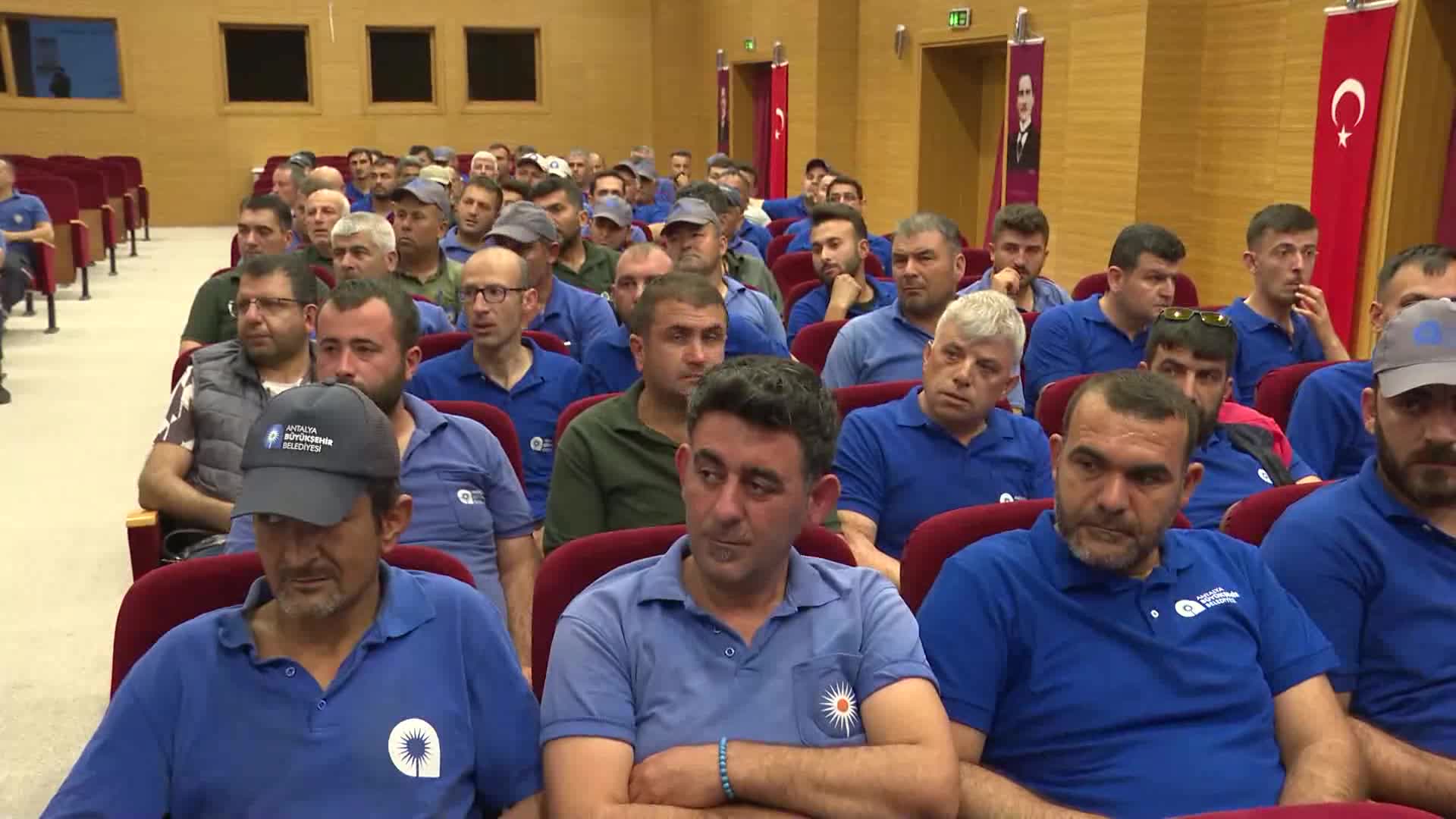 ANTALYA'DA ‘SİNEKSİZ YAZ’ İÇİN BÜYÜKŞEHİR EKİPLERİ, HEM SAHADA HEM EĞİTİMDE