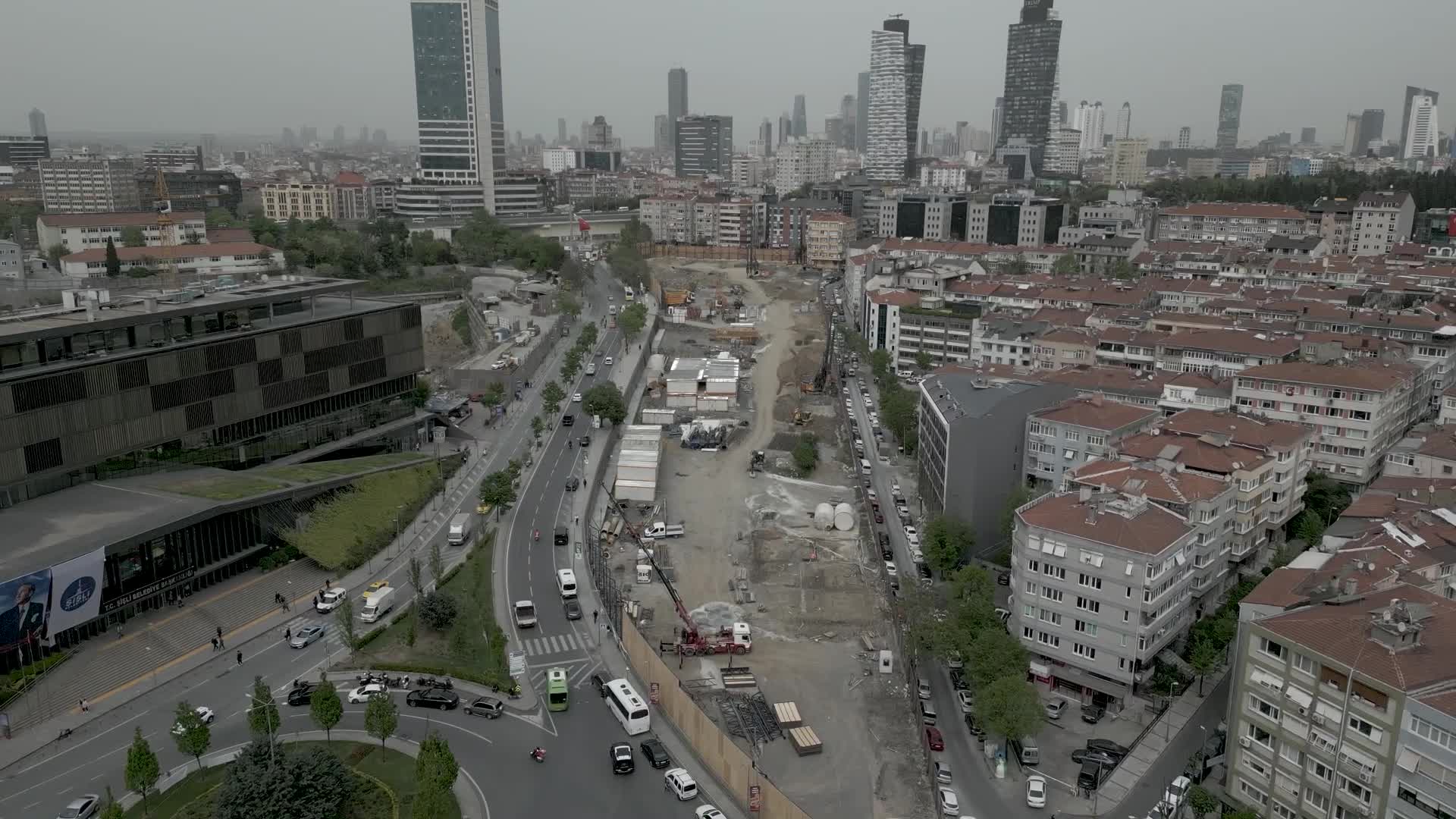 ŞİŞLİ BELEDİYESİ, 24 BİN METREKARELİK REZERV YAPI ALANINDA DEVAM EDEN REZİDANS İNŞAAT ALANINI MÜHÜRLEDİ