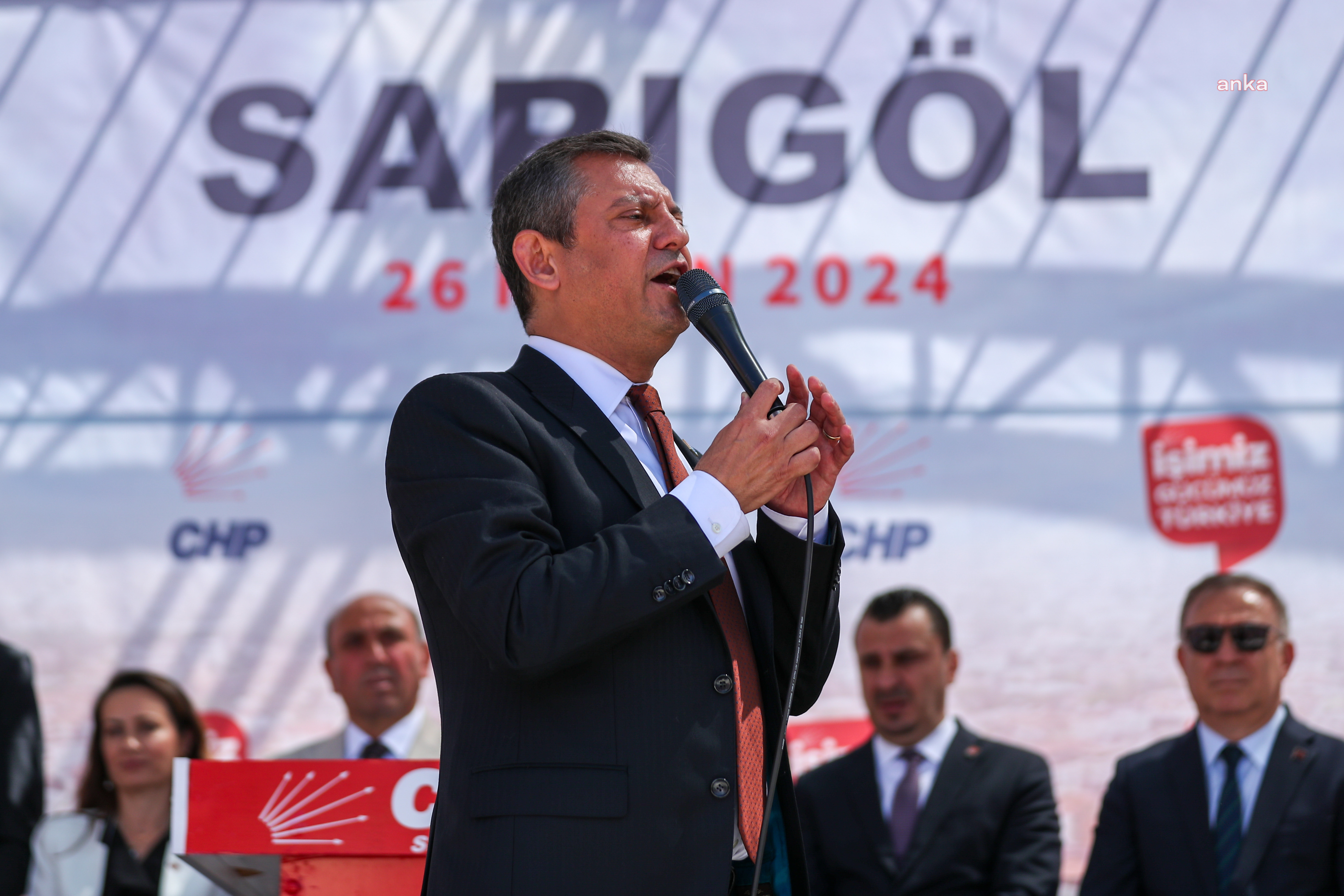 CHP GENEL BAŞKANI ÖZEL SARIGÖL'DE: "KAVGAYI HALK İÇİN ÇİFTÇİ İÇİN İŞÇİ, ESNAF İÇİN EMEKLİ İÇİN EDERİM"