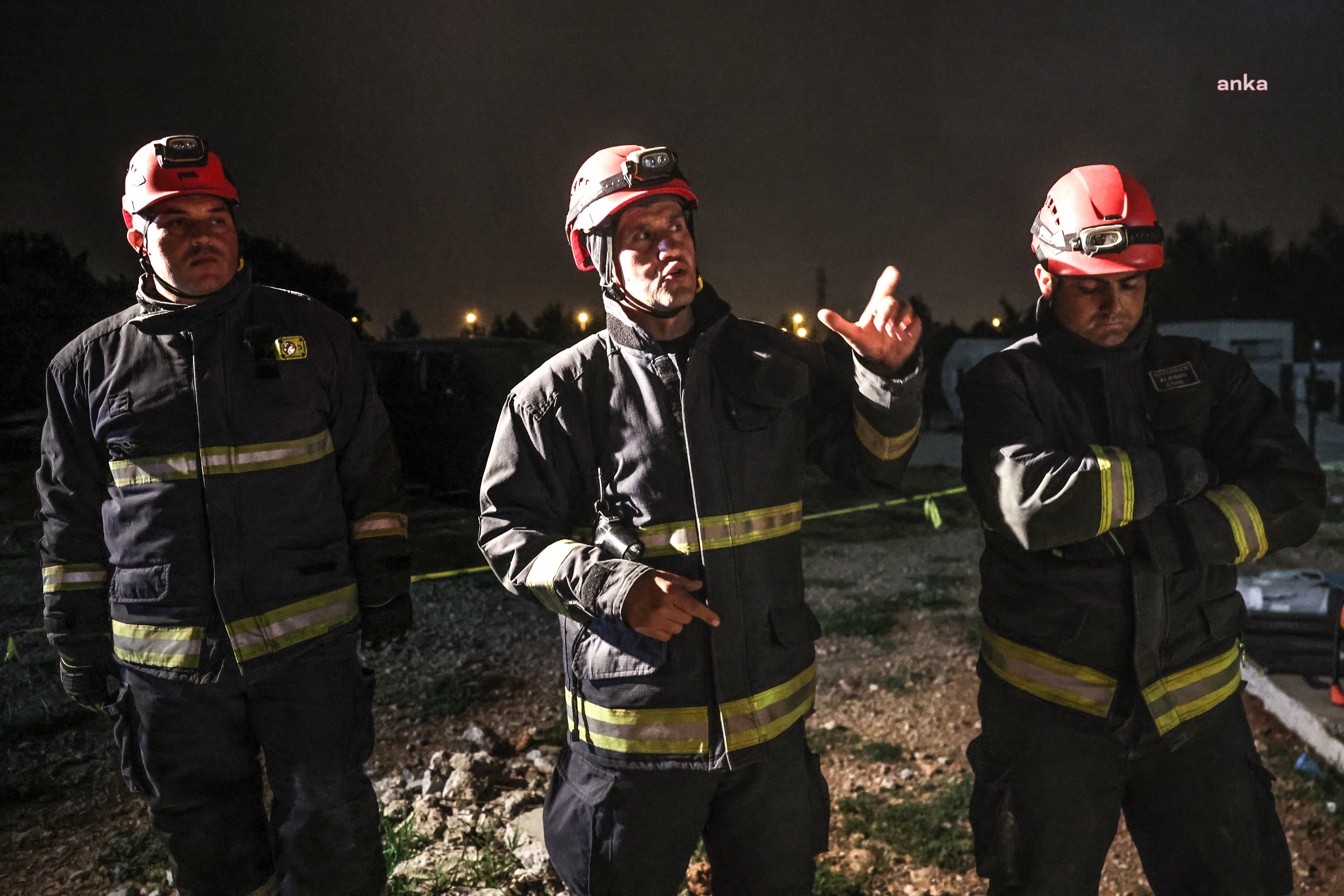 ANTALYA BÜYÜKŞEHİR BELEDİYESİ İTFAİYESİ’NDEN PERSONELE DEPREM SİMULASYON ENKAZINDA EĞİTİM