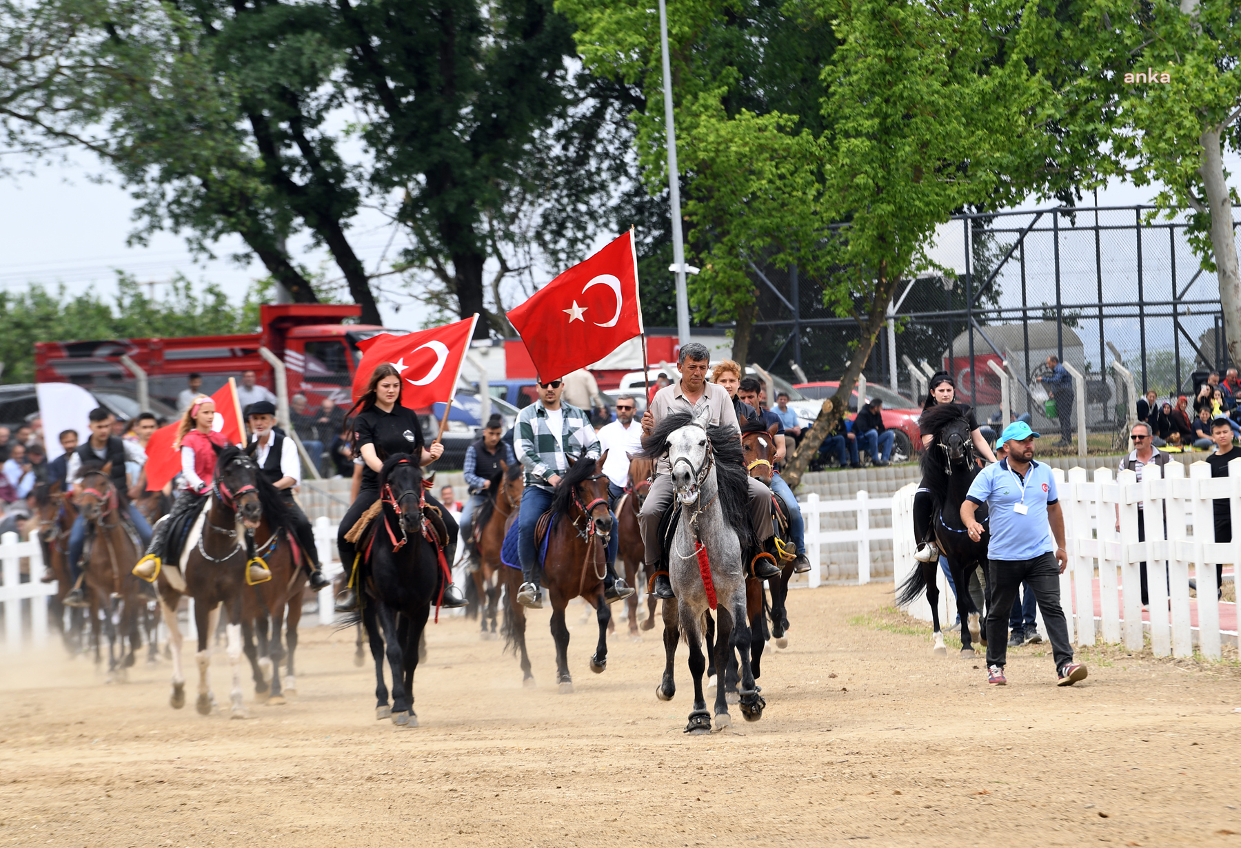 “OSMAN GAZİ’Yİ ANMA VE BURSA’NIN FETHİ ŞENLİKLERİ” RAHVAN AT YARIŞLARI İLE SONA ERDİ