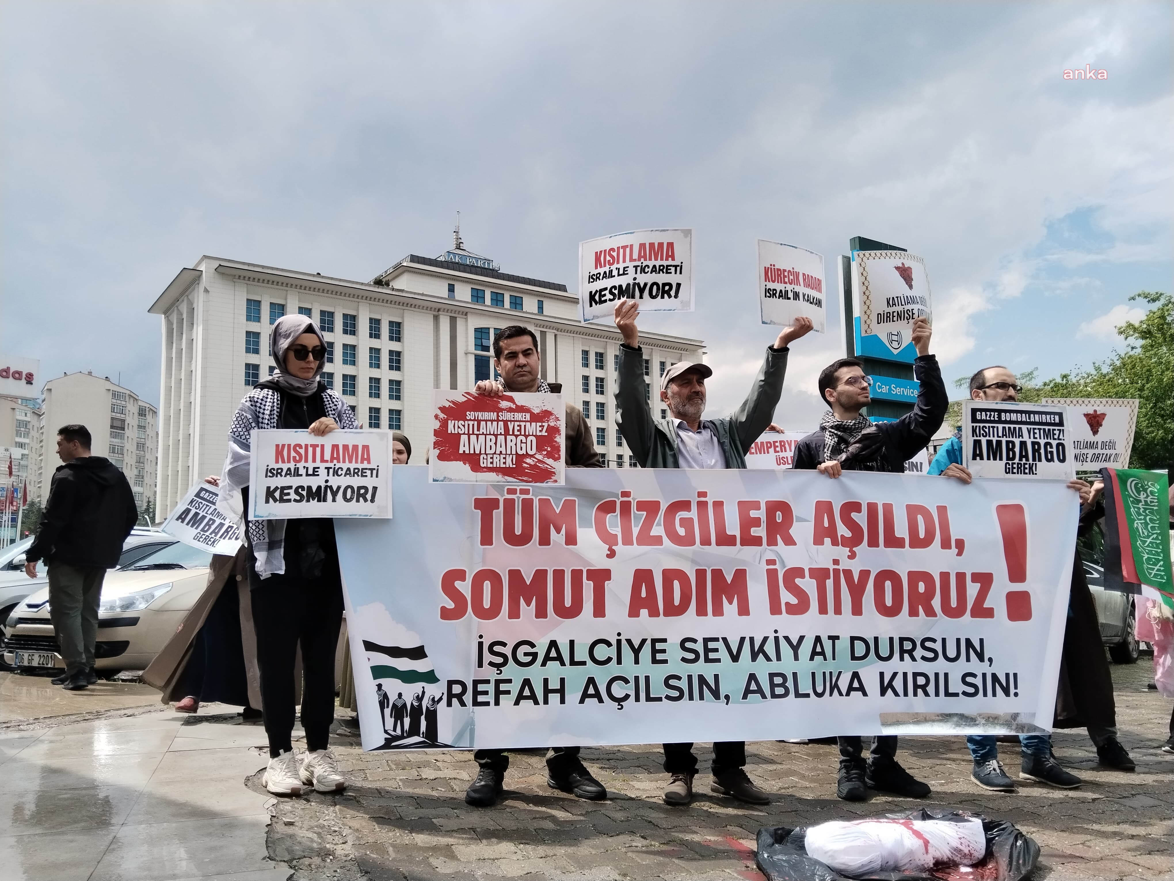 AKP GENEL MERKEZİ ÖNÜNDE "İSRAİL" PROTESTOSU: "İŞBİRLİKÇİ İKTİDAR İSTEMİYORUZ"