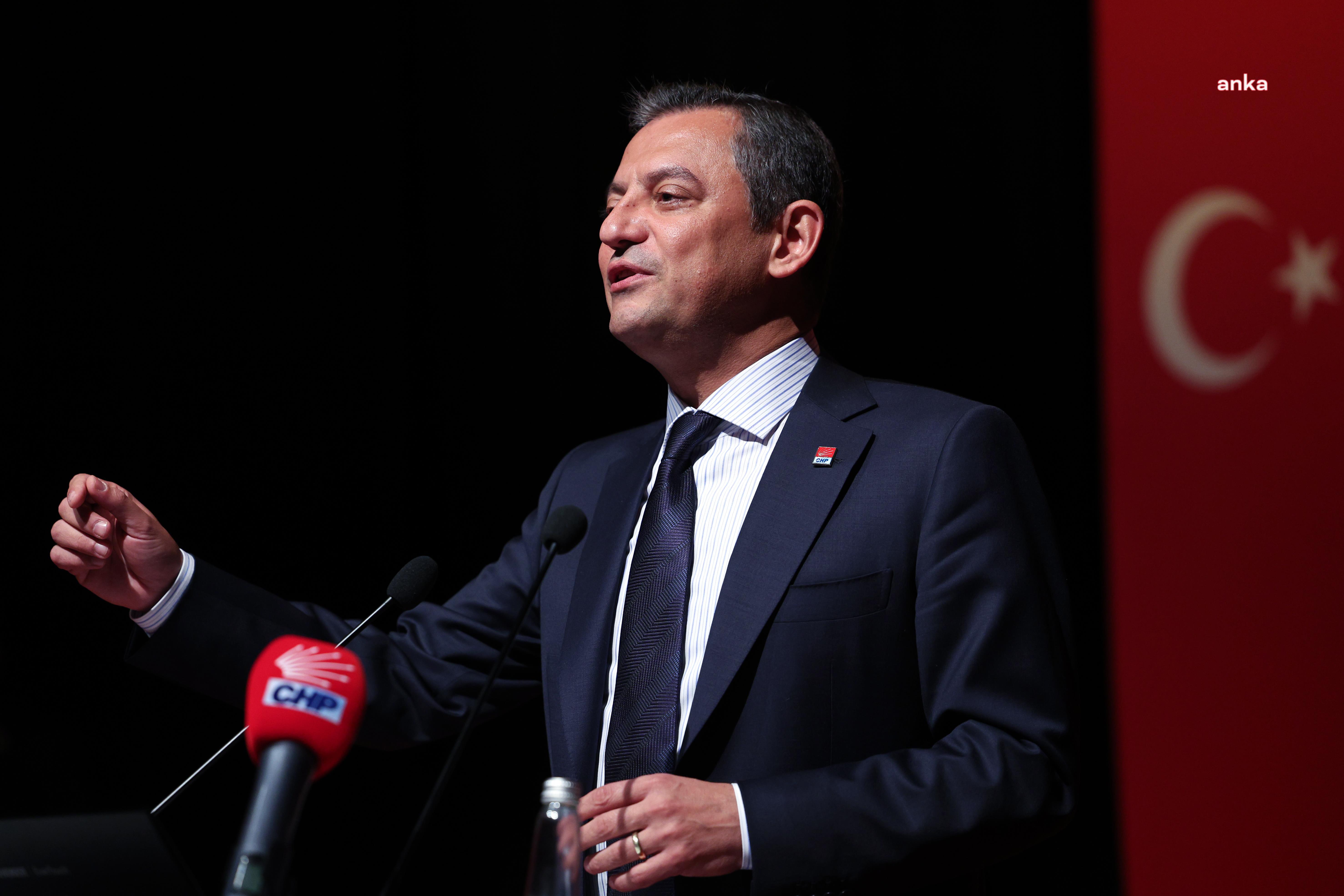 ÖZGÜR ÖZEL'DEN, AVRUPA ŞAMPİYONU KADIN BOKSÖRLERE TEBRİK TELEFONU