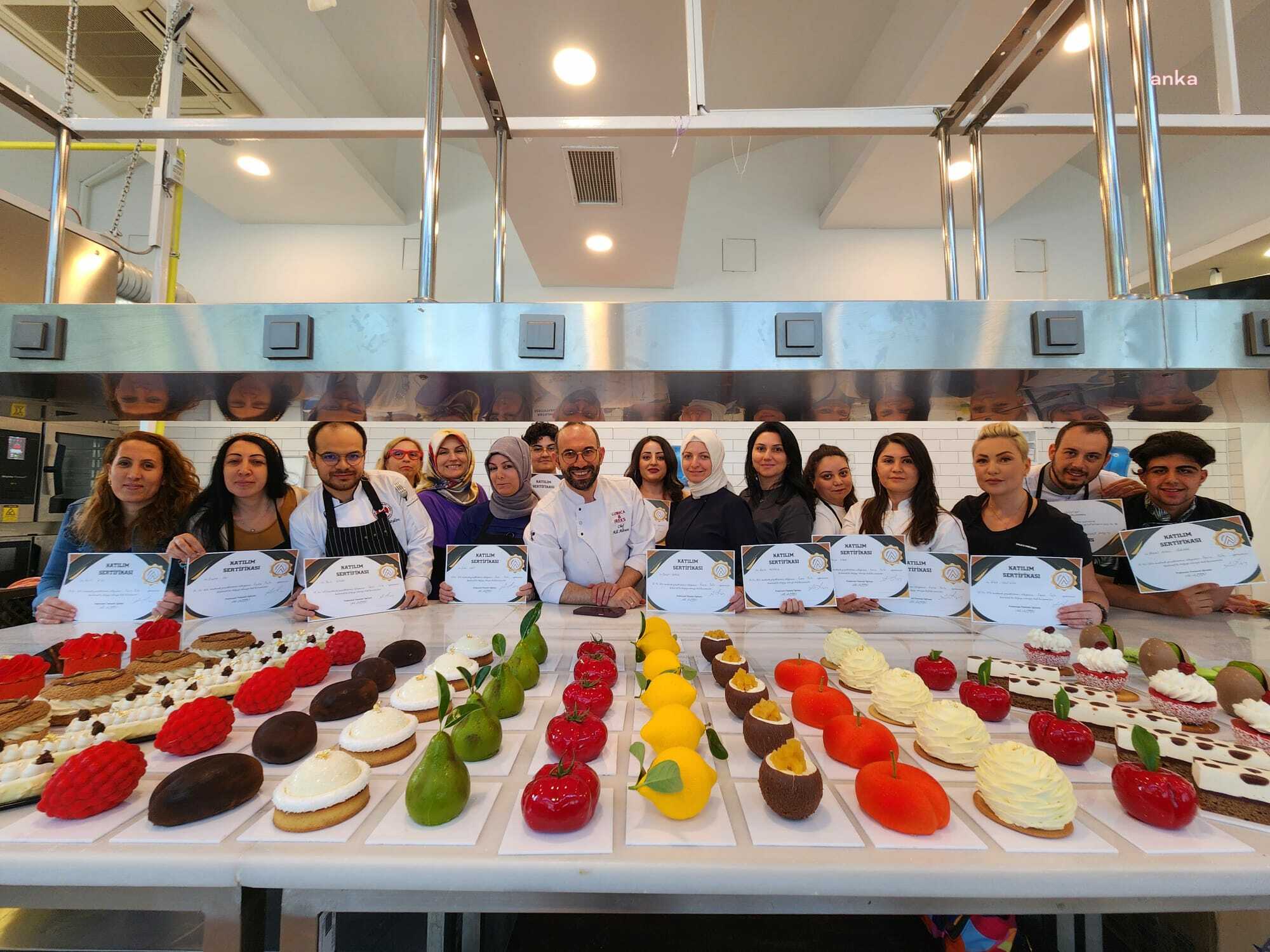 KARŞIYAKA’DA PASTA EĞİTİMLERİ SÜRÜYOR