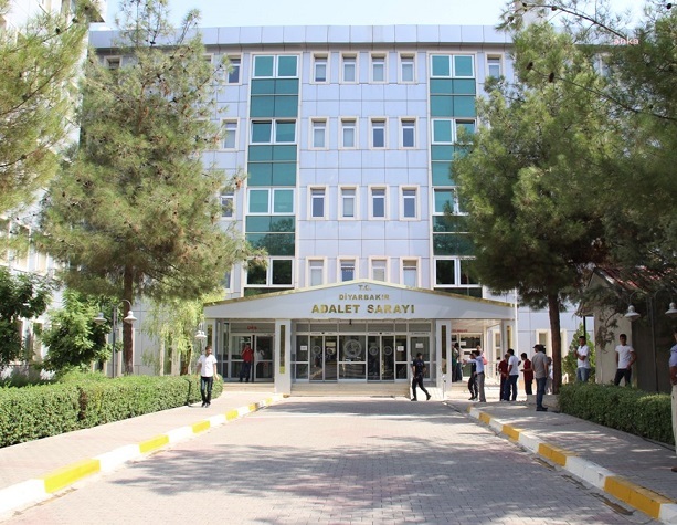 TAHİR ELÇİ CİNAYETİ DAVASINDA SAVCILIK MÜTALAASI: "SUÇUN SANIK POLİS MEMURLARI TARAFINDAN İŞLENDİĞİNİN SABİT OLMAMASI NEDENİYLE BERAATİNE KARAR VERİLMESİ TALEP OLUNUR"