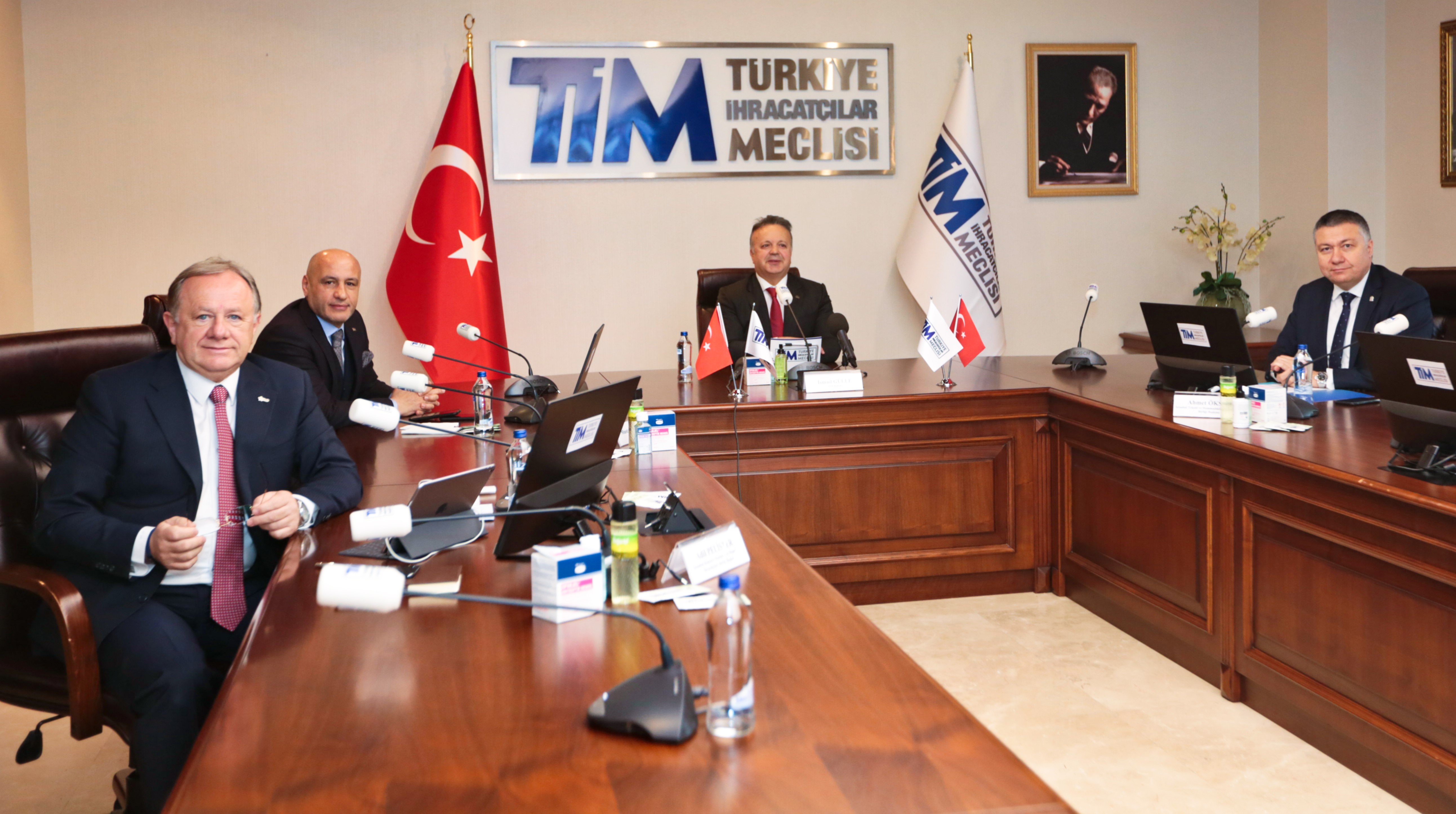 İHRACATÇILAR TIBBİ MASKE VE DEZENFEKTAN ÜRETECEK