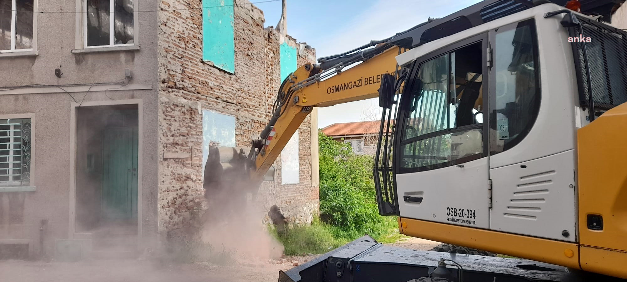 BURSA OSMANGAZİ’DE METRUK BİNALAR YIKILIYOR