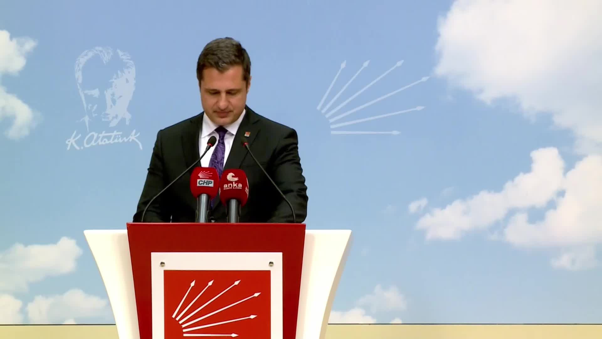 DENİZ YÜCEL: “EMEKÇİLERİN ELİNİ HAVADA BIRAKMAYIN. TAKSİM MEYDANI’NI 1 MAYIS’A AÇMAKTAN KORKMAYIN”