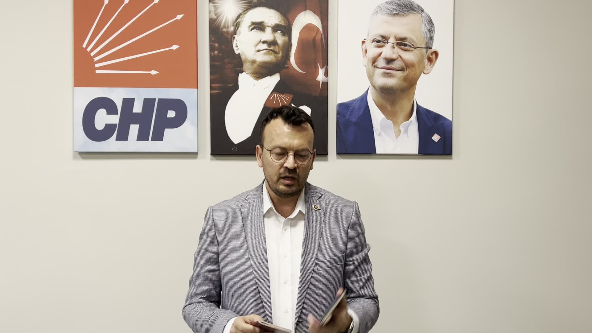 ŞEREF ARPACI'DAN VİZE TEPKİSİ: "ÜLKEYİ ÇAĞDAŞ AVRUPA’NIN KAPISINDAN ALIP KARANLIK ORTA DOĞU’YA SÜRÜKLEYENLERE YAZIKLAR OLSUN"