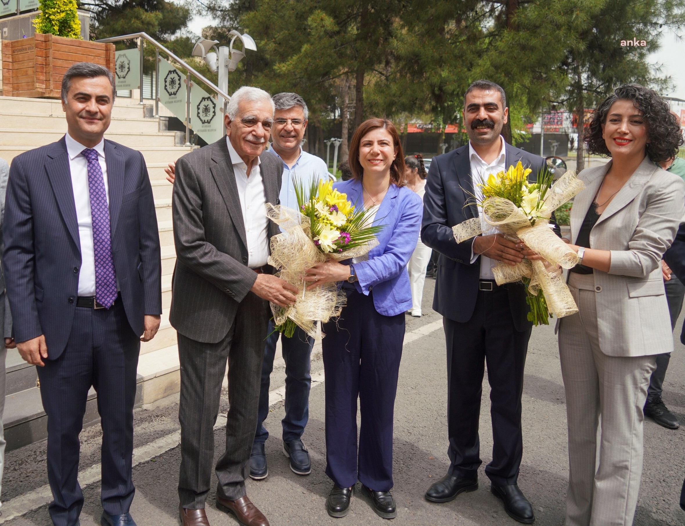 DEM PARTİLİ BÜYÜKŞEHİR BELEDİYE BAŞKANLARI DİYARBAKIR’DA BİR ARAYA GELDİ
