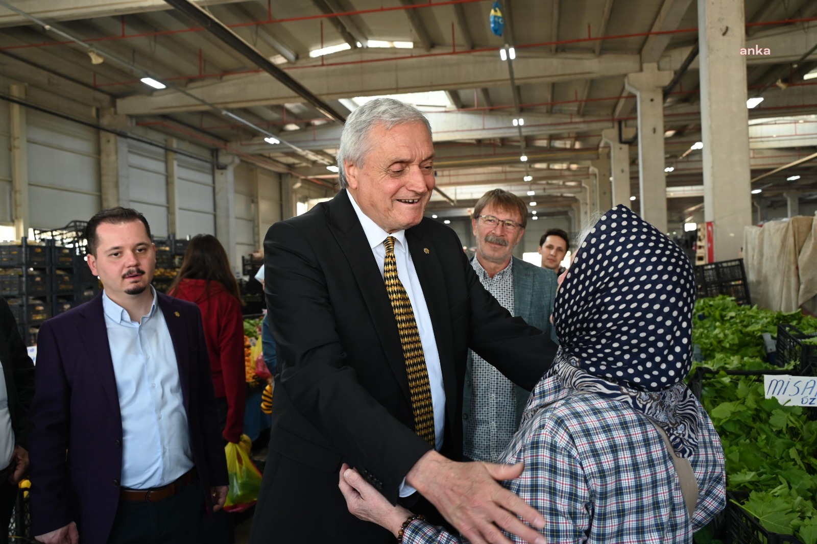 BOZÜYÜK BELEDİYE BAŞKANI BAKKALCIOĞLU’NDAN PAZAR ZİYARETİ