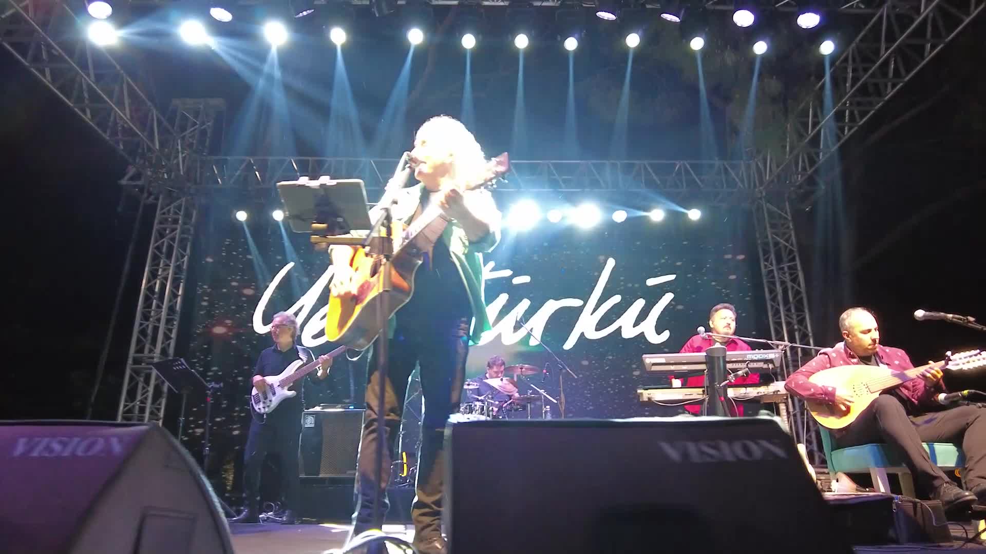 BORNOVA BELEDİYE BAŞKANI EŞKİ: “YÜREĞİMİZ TAKSİM MEYDANI’NDA ATACAK”