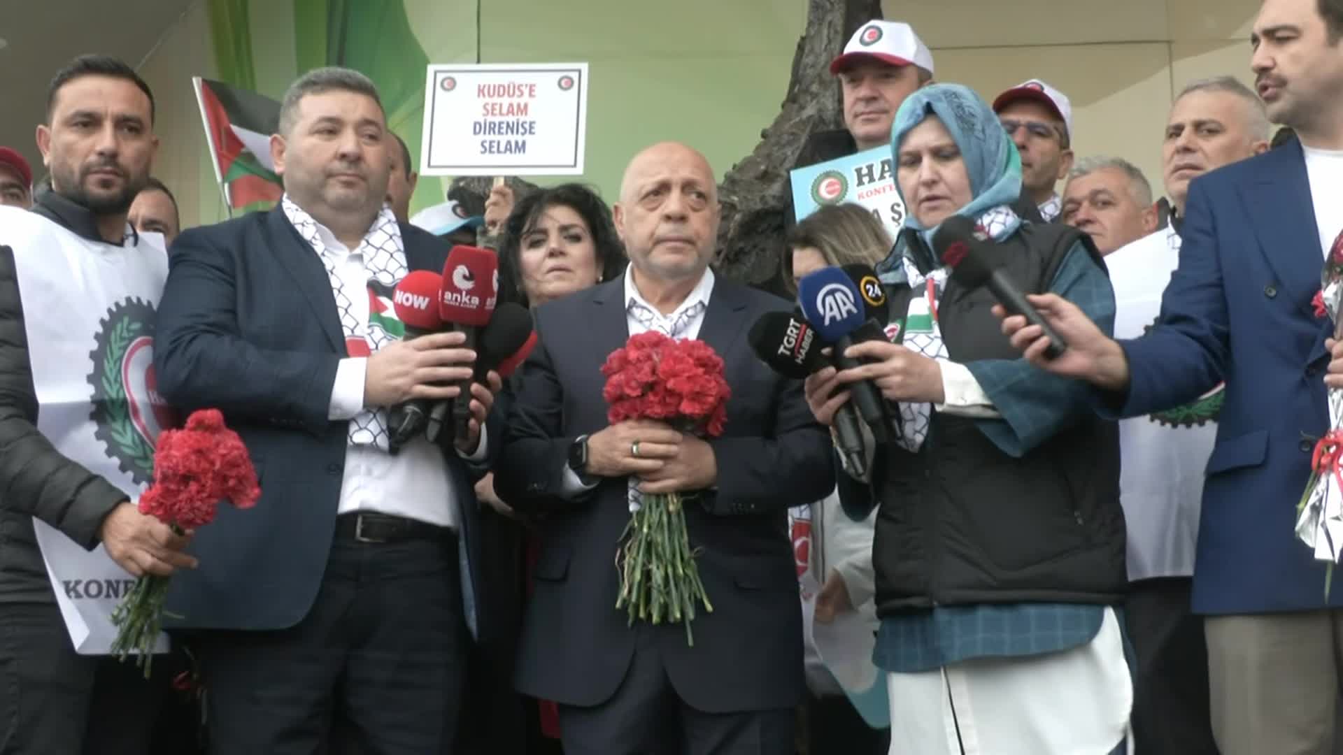 TÜRK-İŞ, HAK-İŞ VE  MEMUR-SEN'DEN TAKSİM ANITI'NA ÇELENK KOYDU