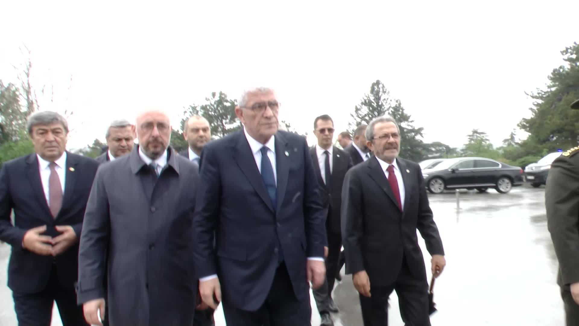 İYİ PARTİ GENEL BAŞKANI MÜSAVAT DERVİŞOĞLU ANITKABİR'İ ZİYARET ETTİ