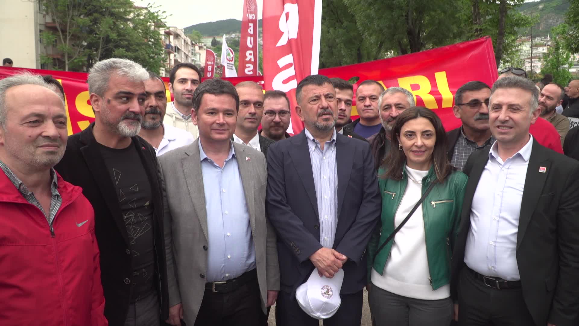 OSMANGAZİ BELEDİYE BAŞKANI AYDIN, 1 MAYIS'I EMEKÇİLERE BİRLİKTE KUTLADI