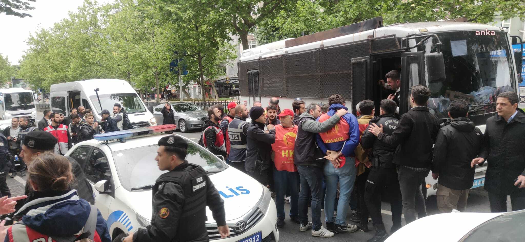 İSTANBUL'DA TAKSİM'E YÜRÜMEK İSTERKEN GÖZALTINA ALINANLARDAN 175'İ SERBEST BIRAKILDI