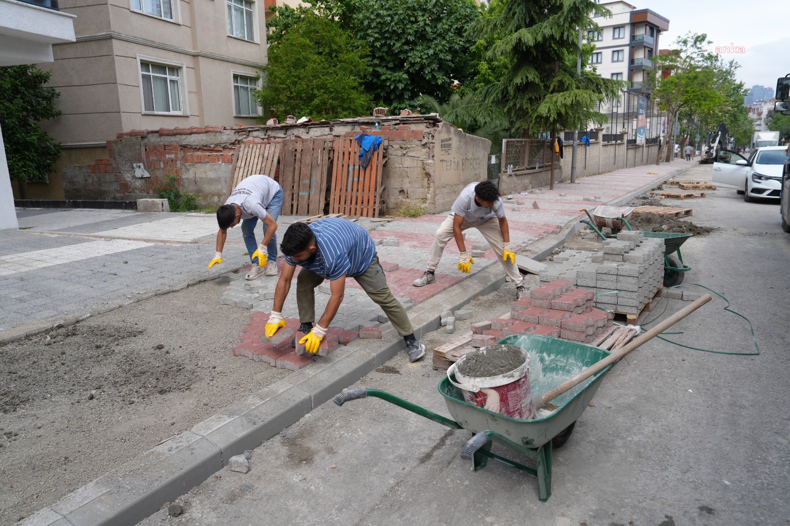 KARTAL BELEDİYESİ, CADDELERİ VE SOKAKLARI YENİLİYOR