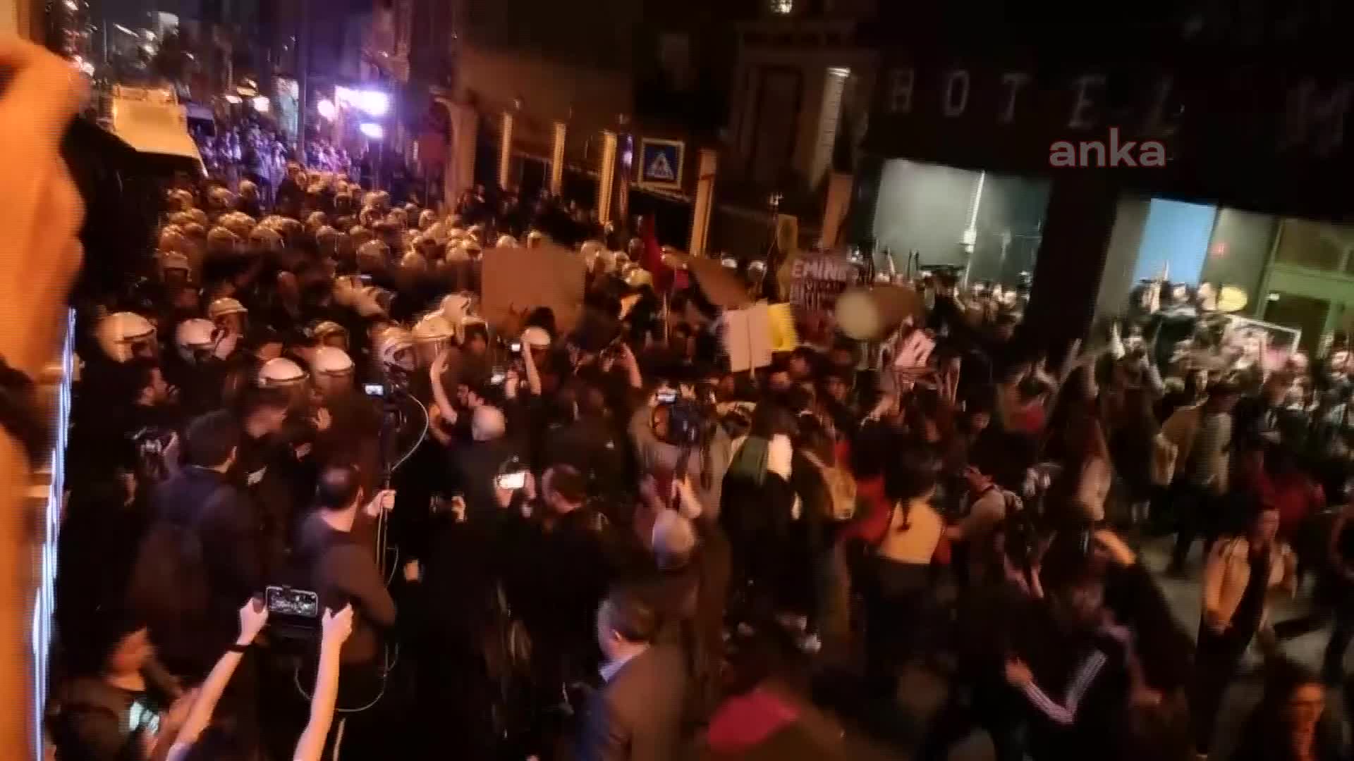 FEMİNİST GECE YÜRÜYÜŞÜ DAVASINDA TÜM SANIKLAR BERAAT ETTİ