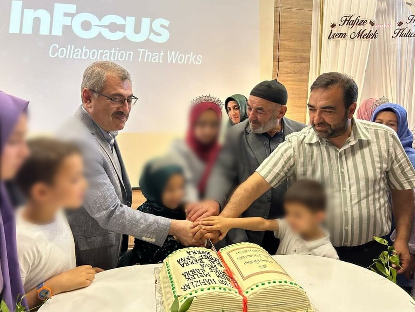 FETHİYE İLÇE MÜFTÜLÜĞÜ, HAFIZLIK TÖRENİNDE KURAN-I KERİM TASARIMLI PASTA KESTİ