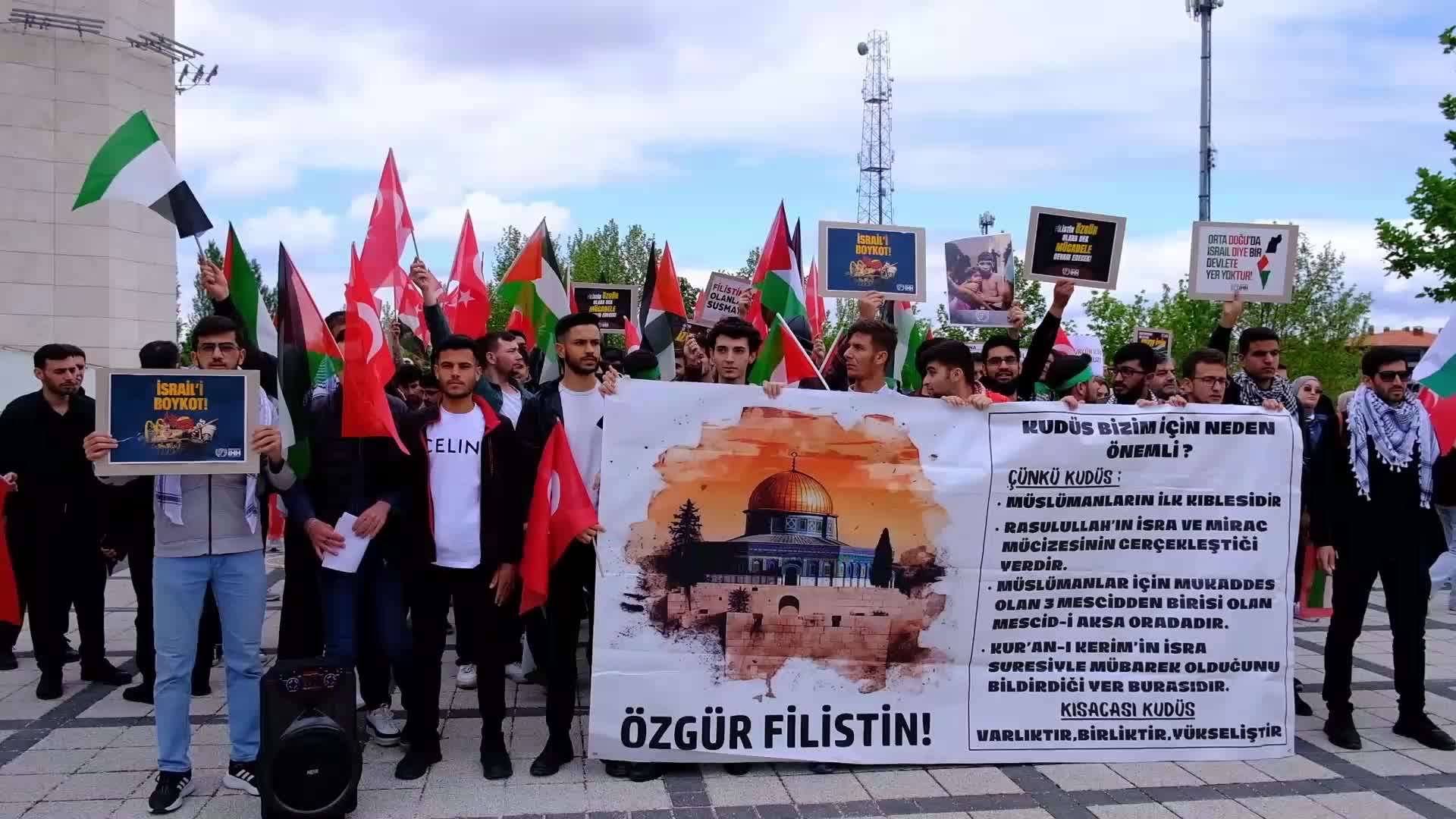 ESKİŞEHİR OSMANGAZİ ÜNİVERSİTESİ’NDE FİLİSTİN'E DESTEK YÜRÜYÜŞÜ