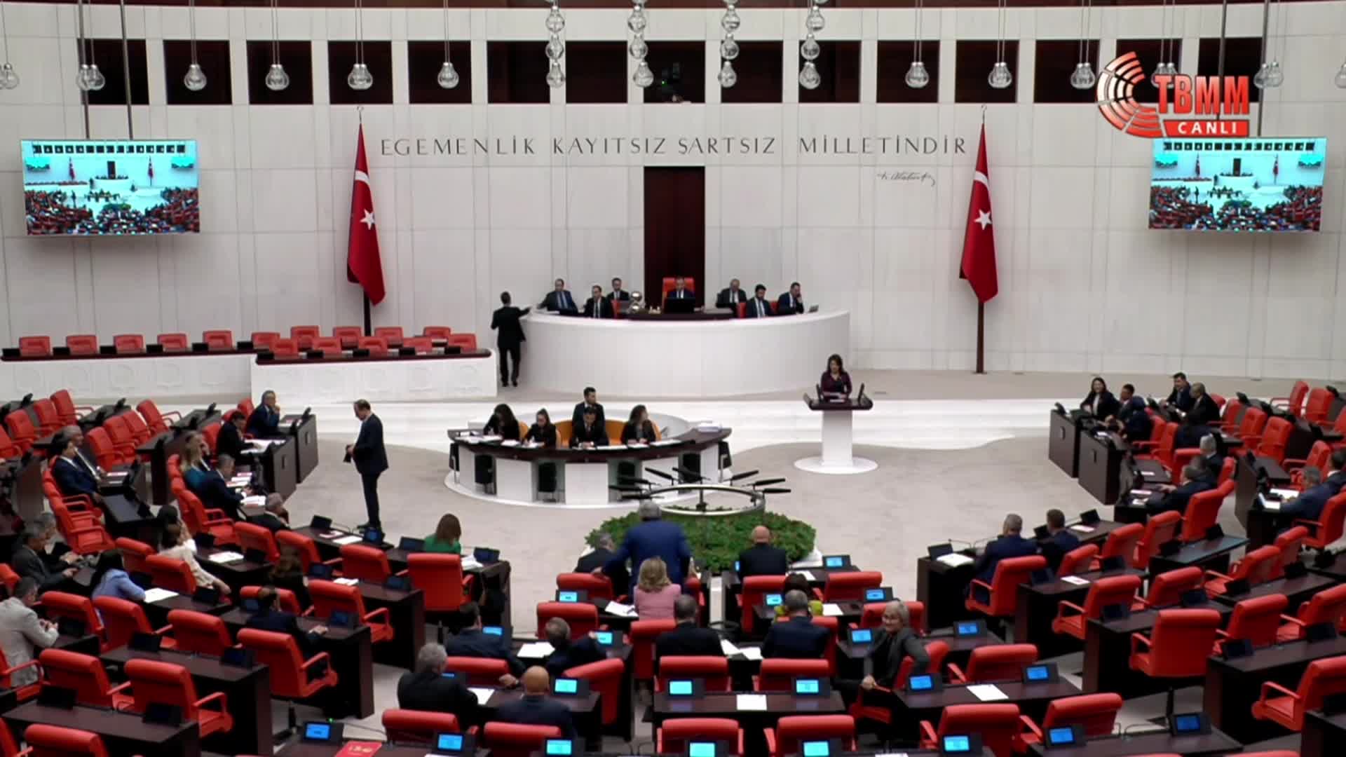 GÜLCAN KIŞ: "MERSİN, SÖZ VERİLİP BİTİRİLEMEYEN PROJELERİN MERKEZİ HALİNE GETİRİLMİŞTİR"