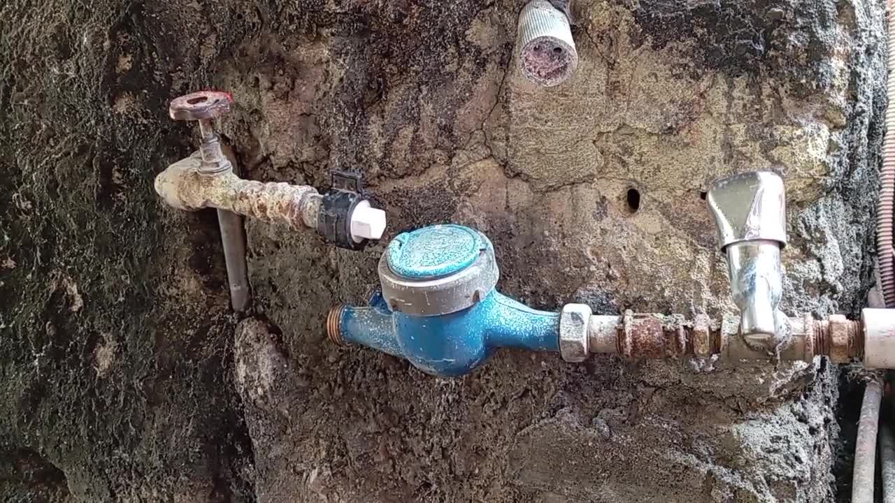 BORCUNU ÖDEYEMEDİĞİ İÇİN SUYU KESİLEN KADİRLİLİ ÇİFTÇİ: "BİZ KÖYLÜYÜZ BENİM HİÇBİR ŞEYİM YOK BENİM"