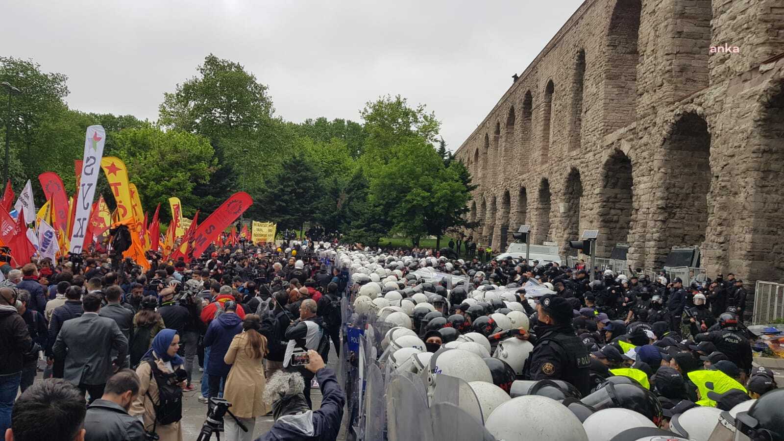 DİSK: 1 MAYIS GEREKÇESİYLE GÖZALTINA ALINAN HERKES SERBEST BIRAKILMALIDIR