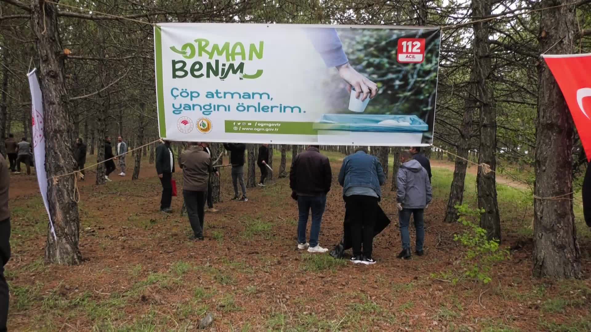 ANKARA VALİ YARDIMCISI ODTÜ ORMANINDA ÇÖP TOPLADI