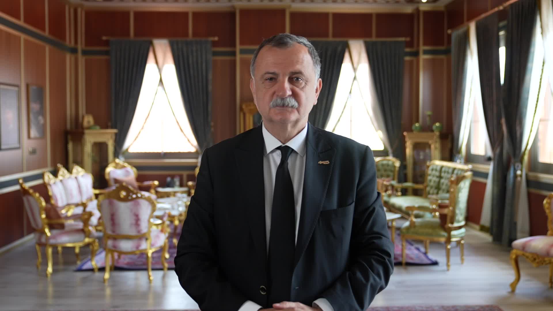 YUNUSEMRE BELEDİYE BAŞKANI BALABAN'DAN ESKİ BAŞKAN ÇERÇİ’NİN MAKAM ODASI AÇIKLAMASINA YANIT: "BU EŞYALARIN ONUN OLDUĞUNU BELGELEMESİ GEREKİYOR"