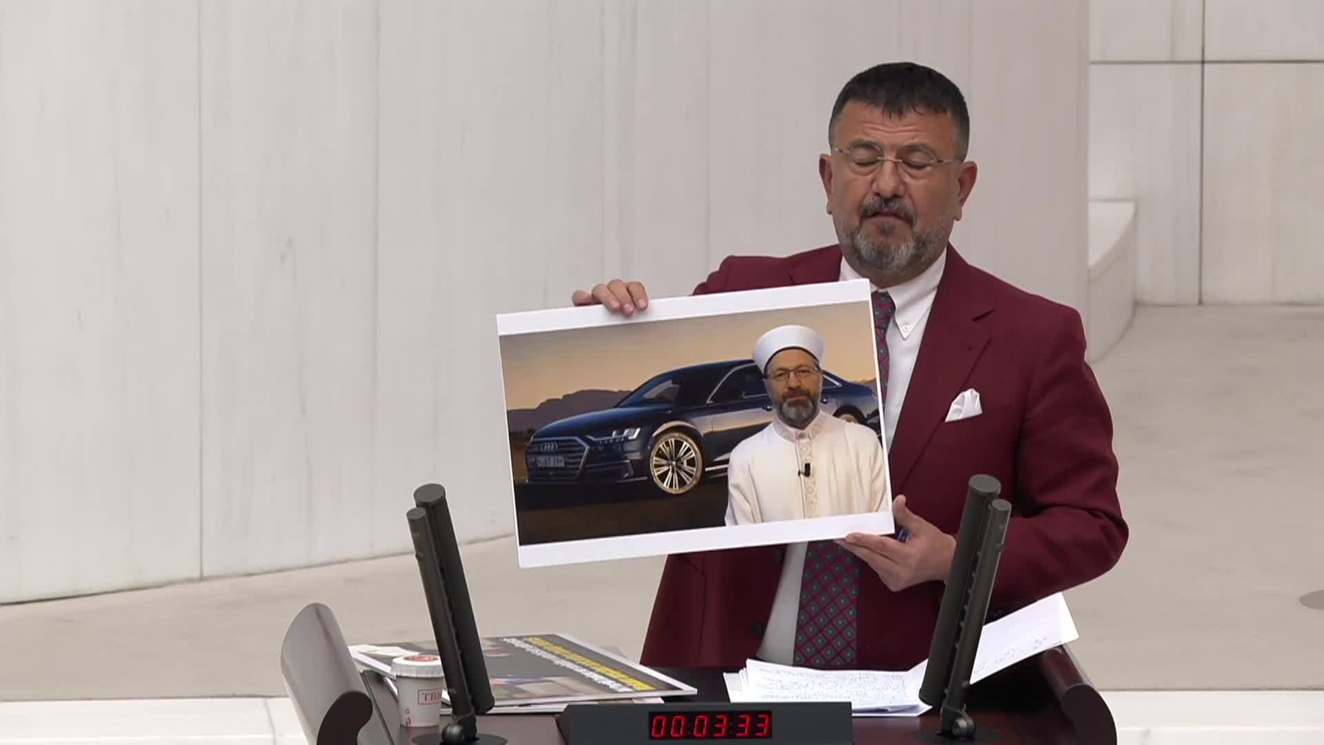 VELİ AĞBABA'DAN ALİ ERBAŞ'A LÜKS MAKAM ARACI ELEŞTİRİSİ: "BU ARACIN GÜNLÜK KİRASI 25 BİN LİRA. İNSANDA VİCDAN OLUR, AHLAK OLUR"