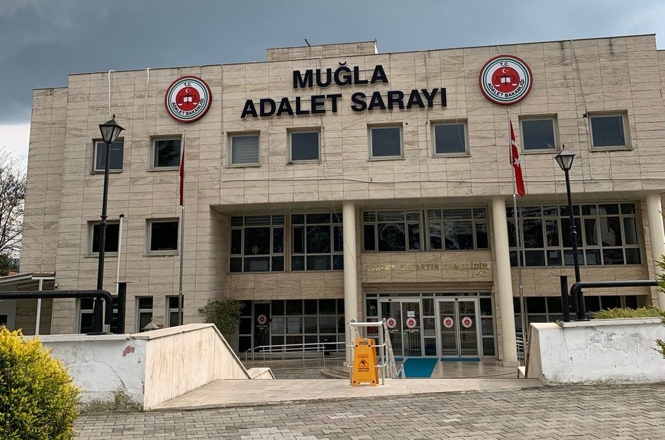 MUĞLA'DA EŞİNİ DARP ETİĞİ İÇİN TUTUKLANAN SALDIRGAN TAHLİYE EDİLDİ