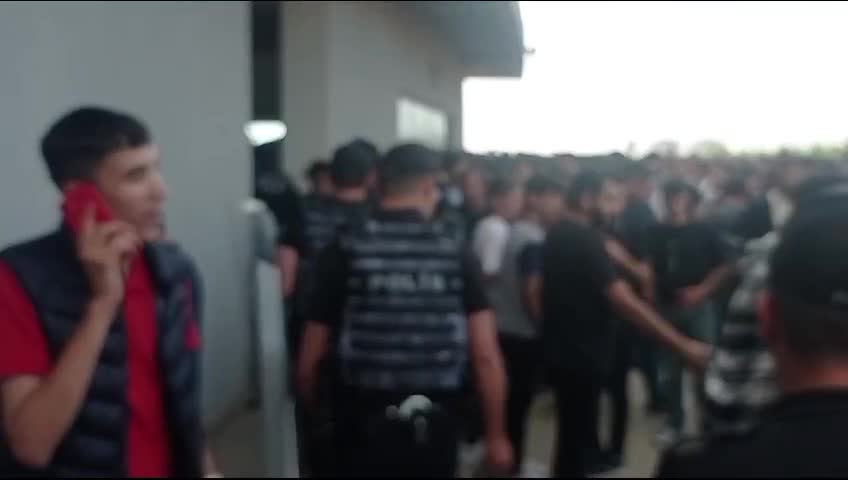 DİYARBAKIR’DA AMEDSPOR İZDİHAMI; ÇOK SAYIDA KİŞİ BAYGINLIK GEÇİRDİ