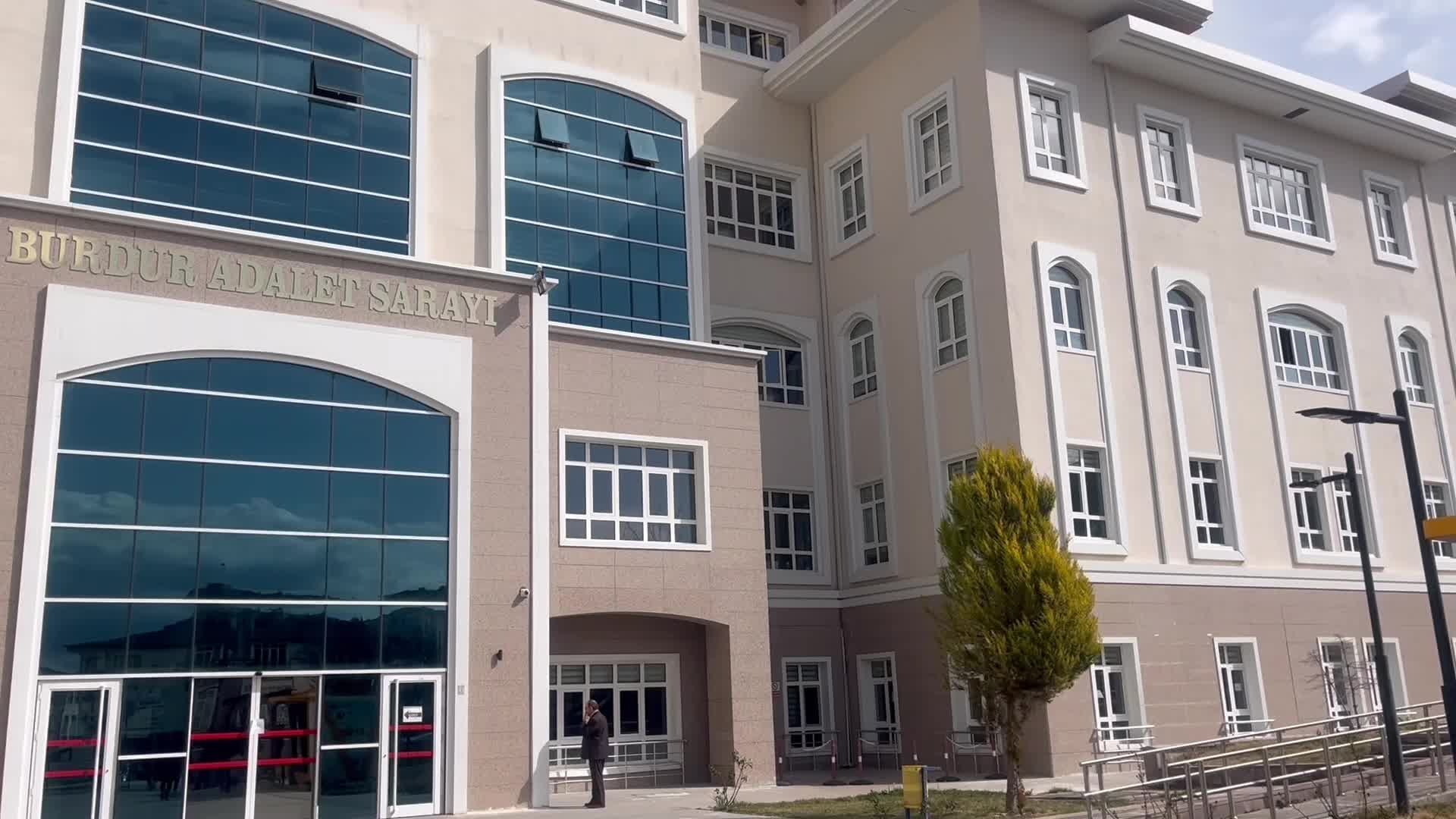 BURDUR’DA HUSUMETLİSİNİ DARP EDEN MUHTAR TUTUKLANDI