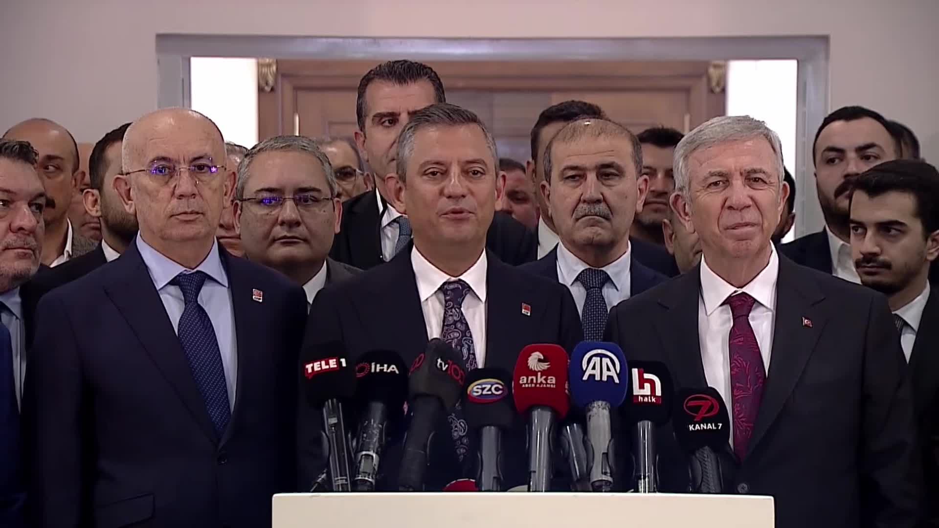 ÖZEL, KILIÇDAROĞLU GÖRÜŞMESİNİN DETAYLARINI ANLATTI: “ATTIĞI TWEETİ HİÇ ÜSTÜME ALMAMIŞTIM, GENEL BAŞKANLAR HER TWEETİ ÜSTÜNE ALMAZ”
