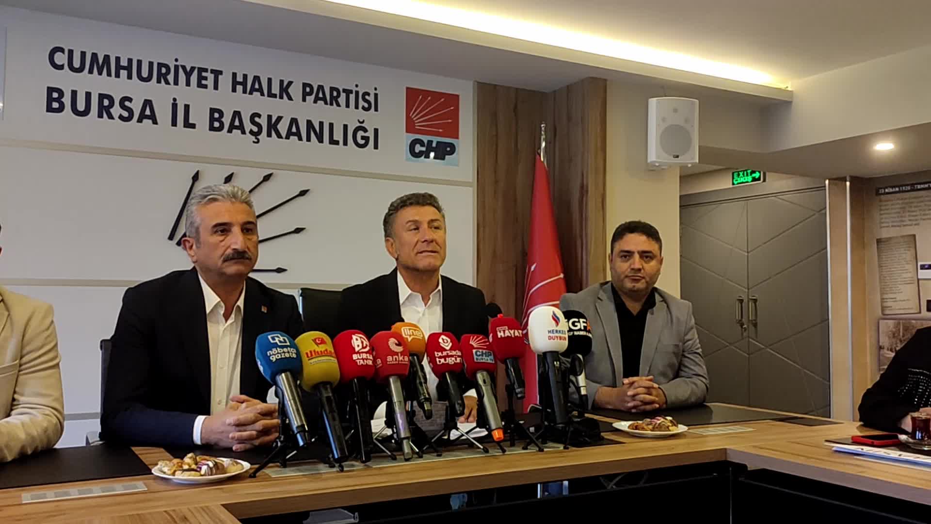 SARIBAL’DAN TAVUK İHRACATI KISITLAMASINA TEPKİ: ''GIDA FİYATLARINI İHRACAT KISITI GETİREREK ÖNLEYEMEZSİNİZ, YÜZDE 10 KDV’Yİ KALDIRIN''